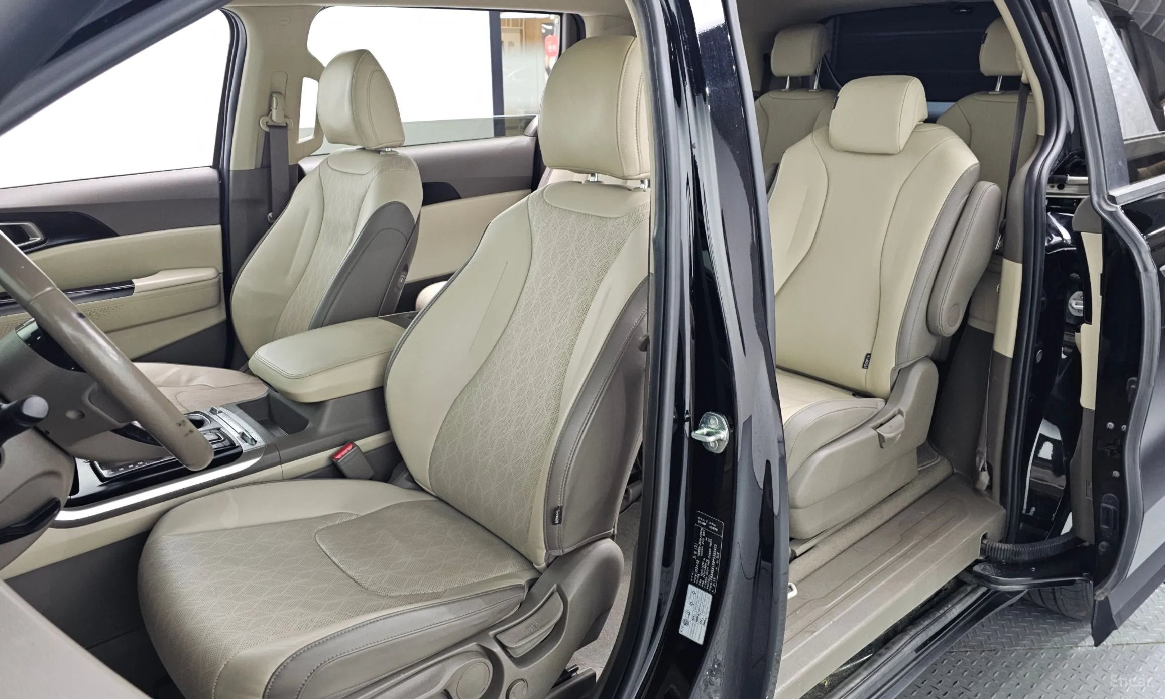 Kia Carnival Gen 4 превью 12