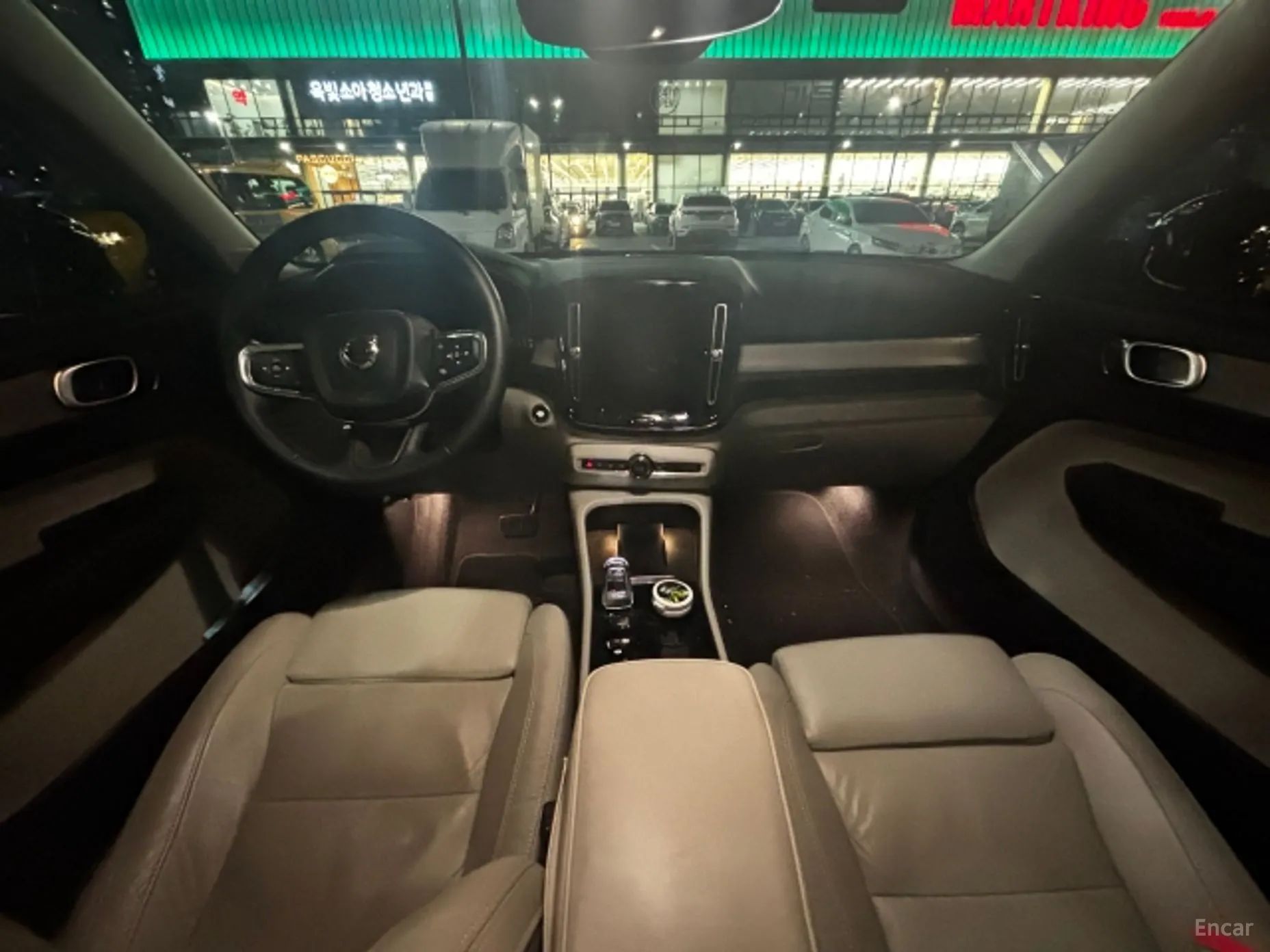 Volvo XC40 превью 12