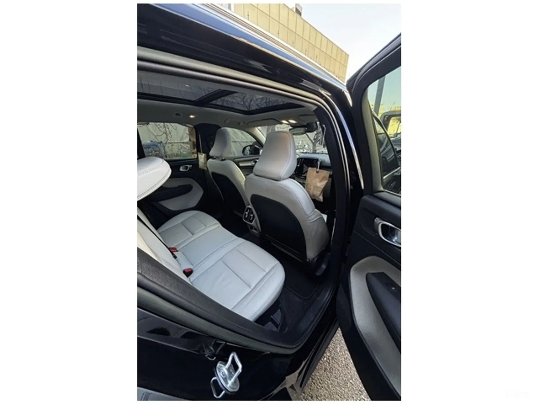 Volvo XC40 превью 6