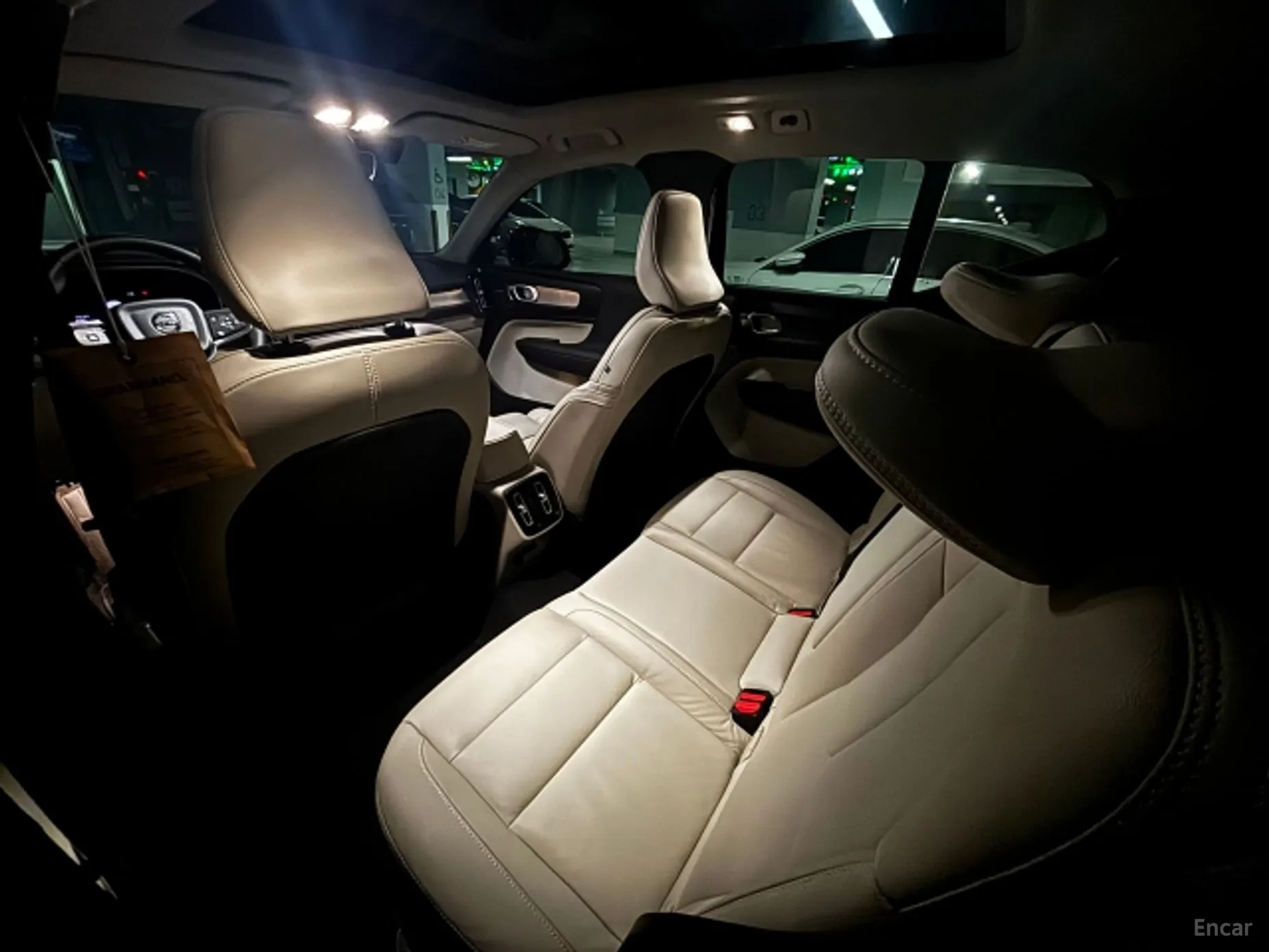 Volvo XC40 превью 7