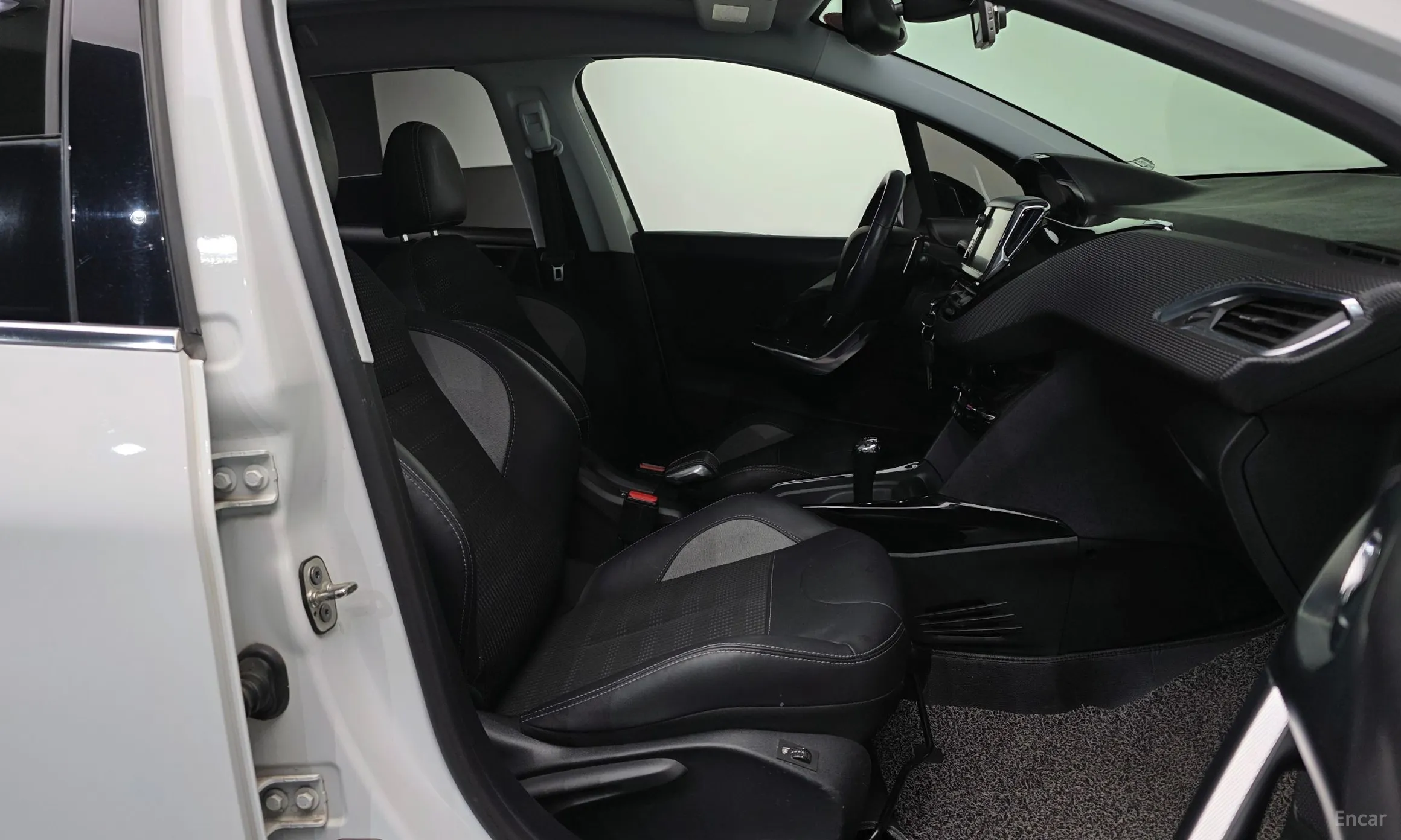 Peugeot 2008. превью 11