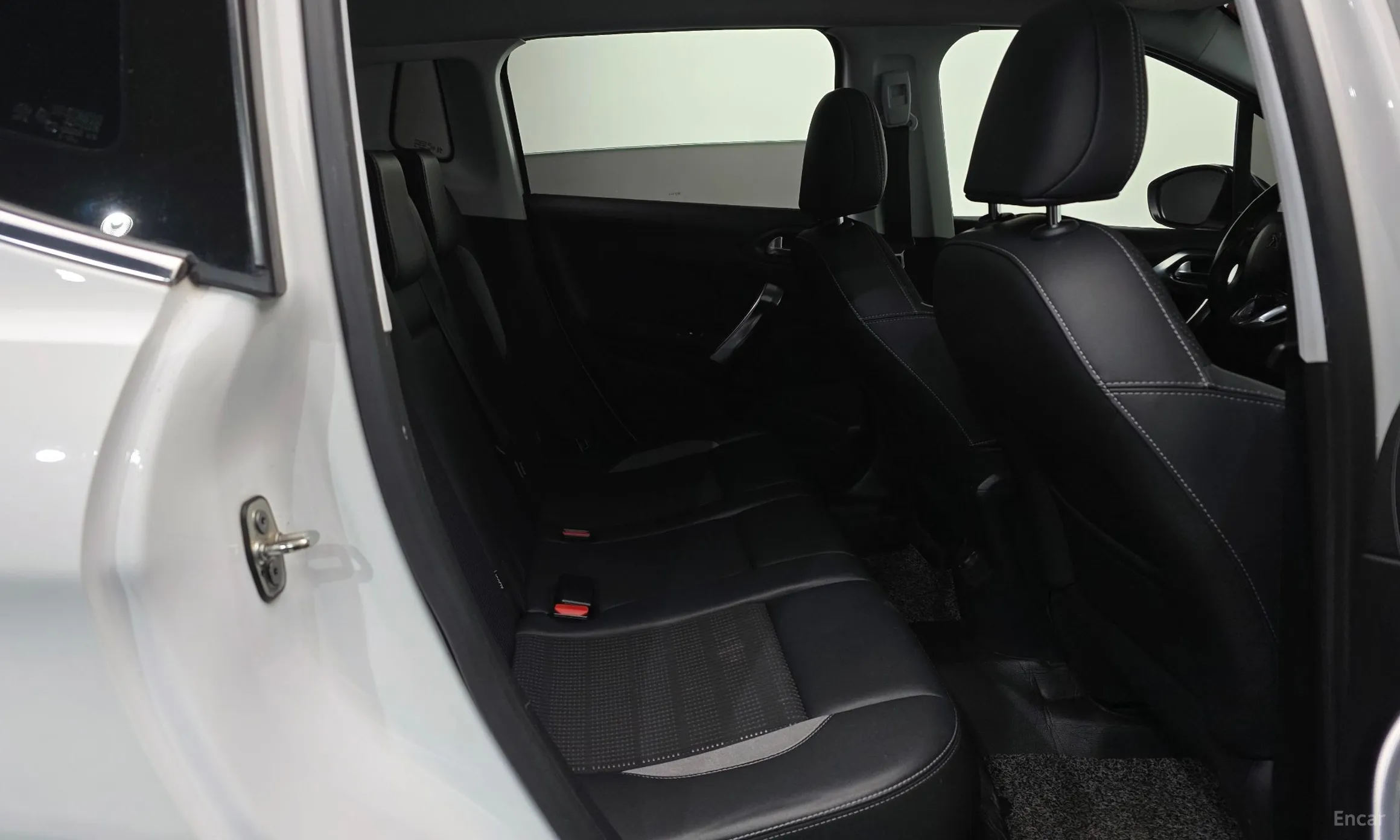 Peugeot 2008. превью 12