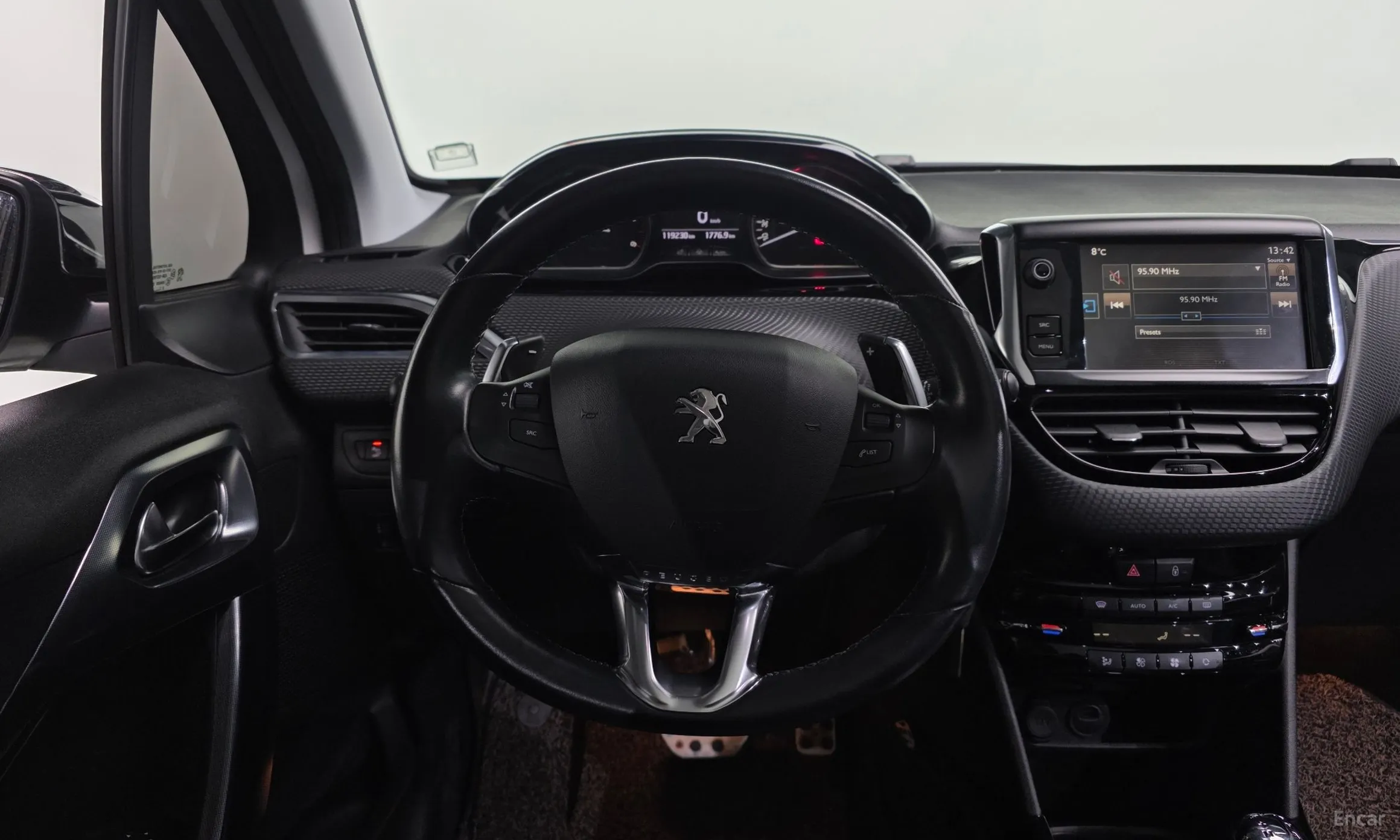 Peugeot 2008. превью 13