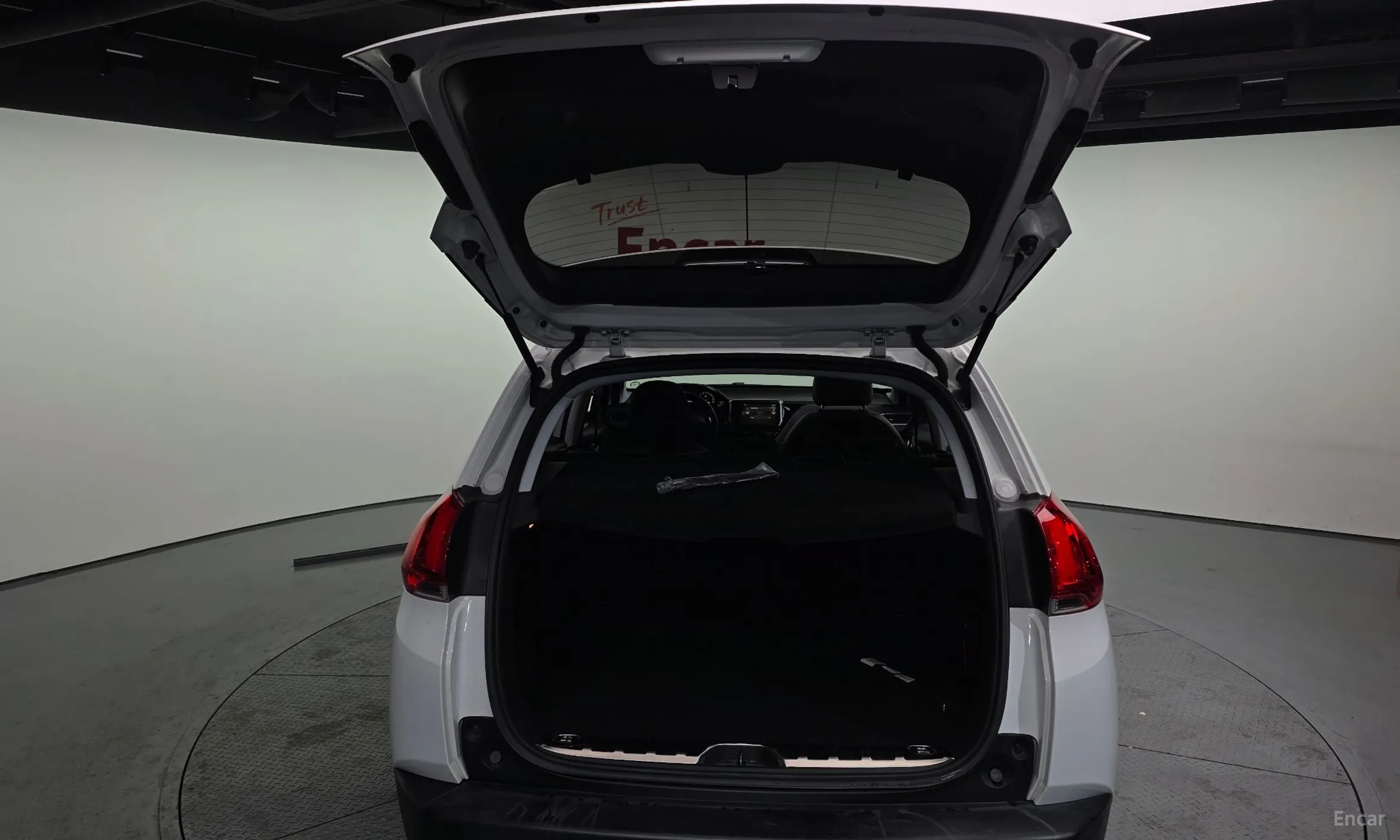 Peugeot 2008. превью 20