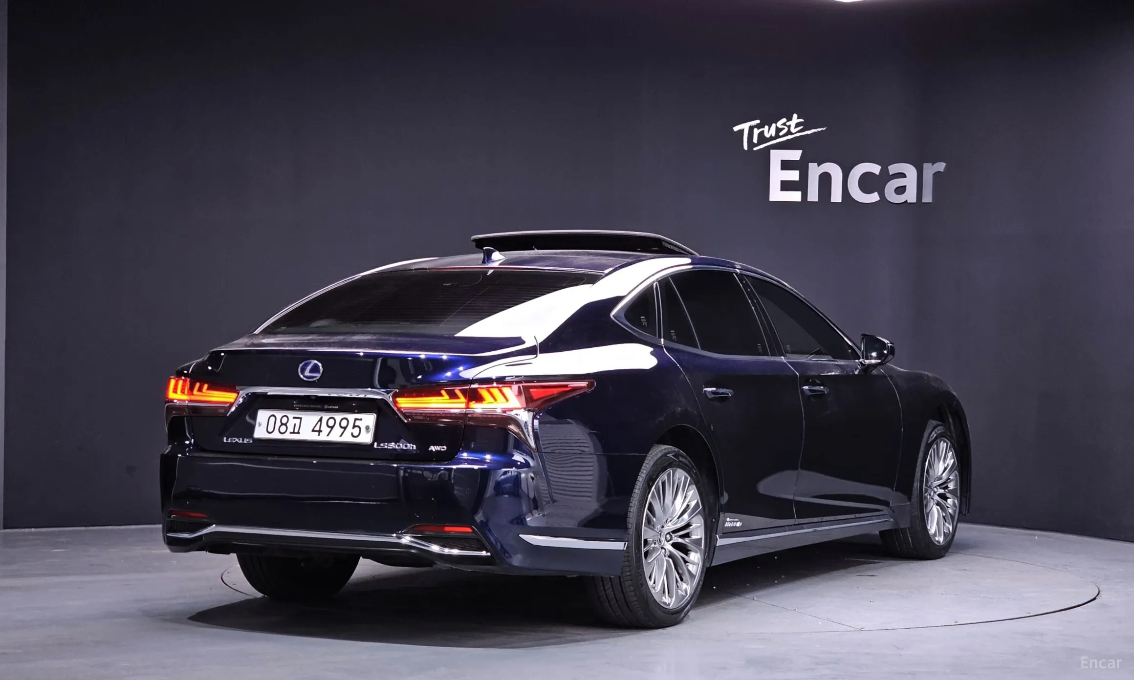 Lexus LS500h Gen 5