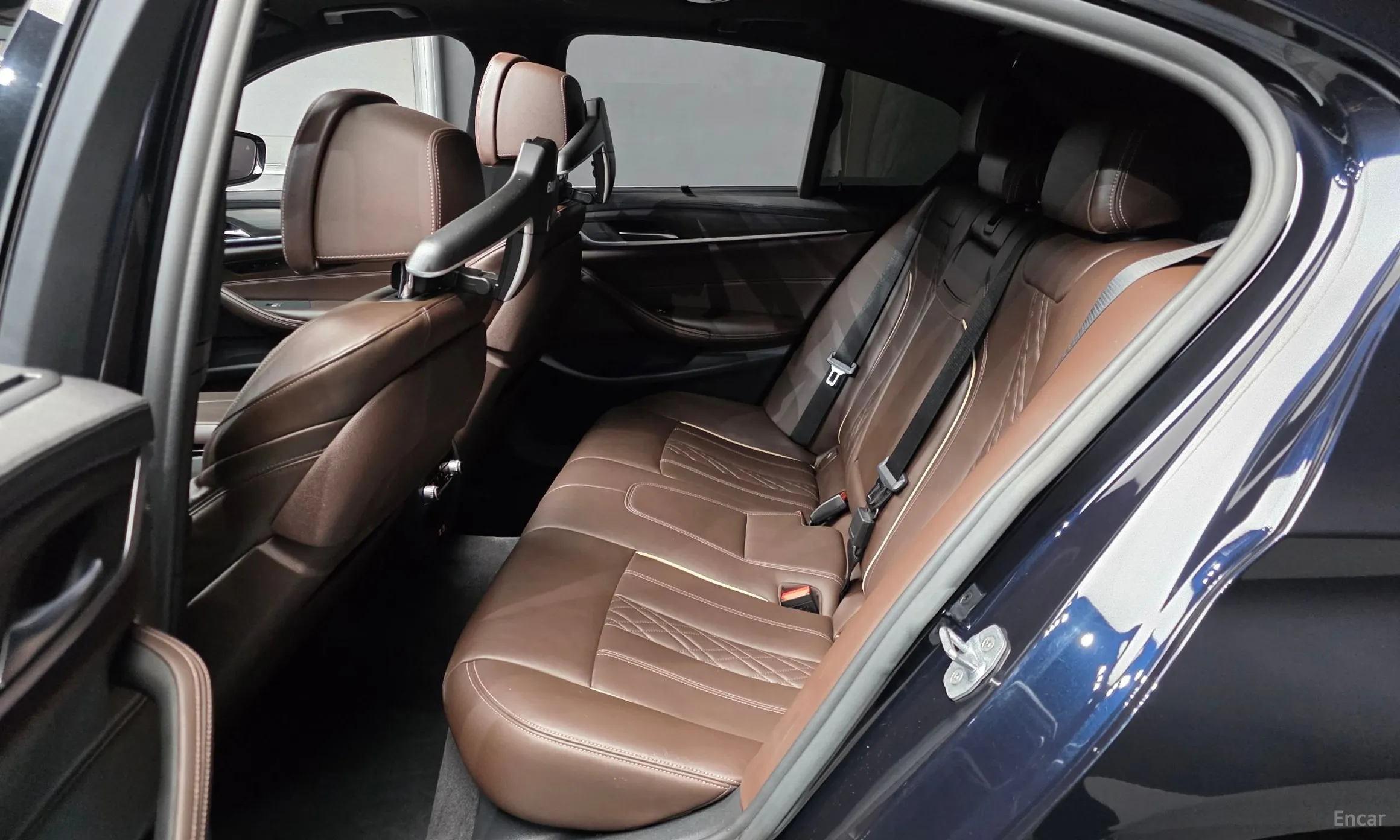 BMW 5 Series (G30) превью 12