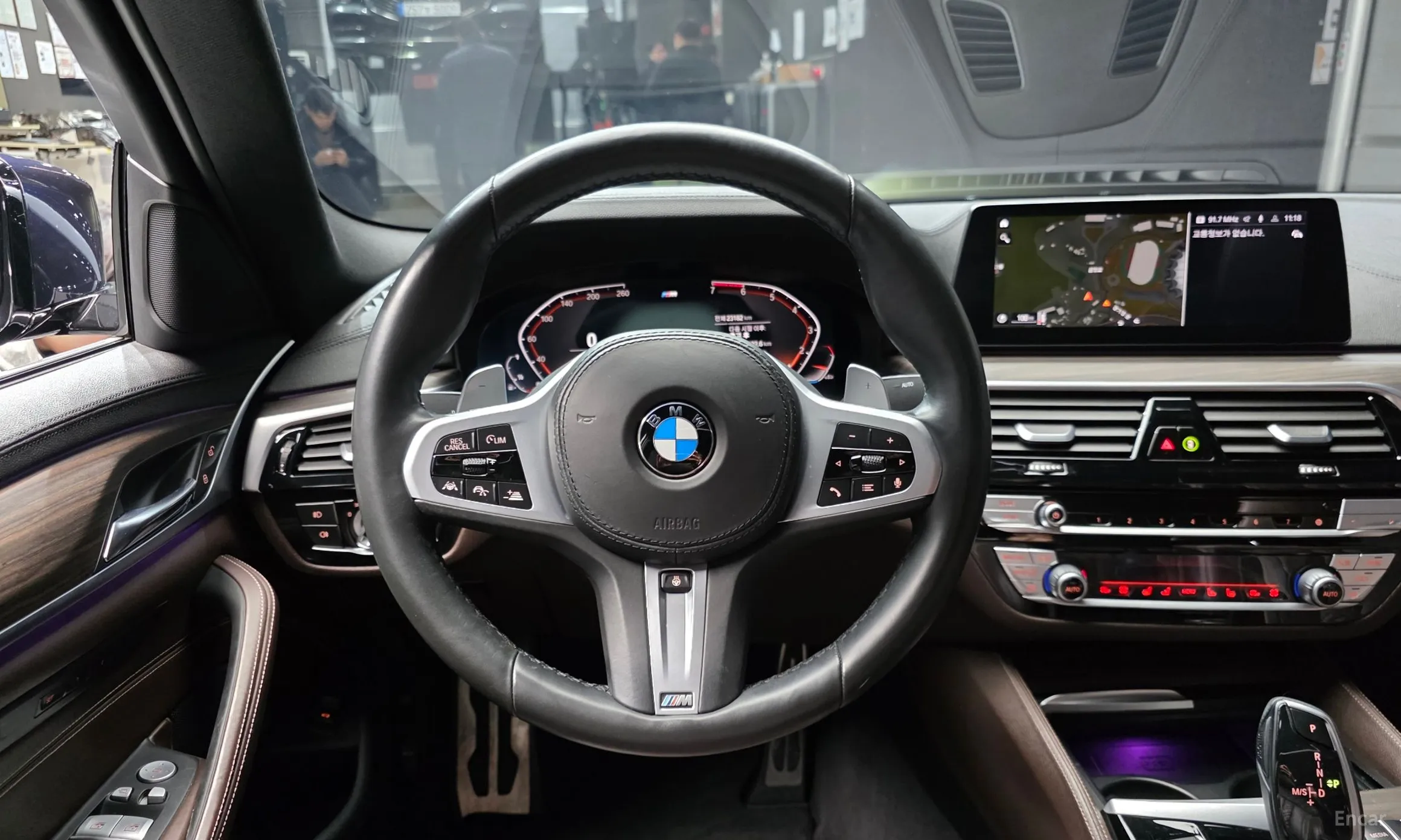 BMW 5 Series (G30) превью 13