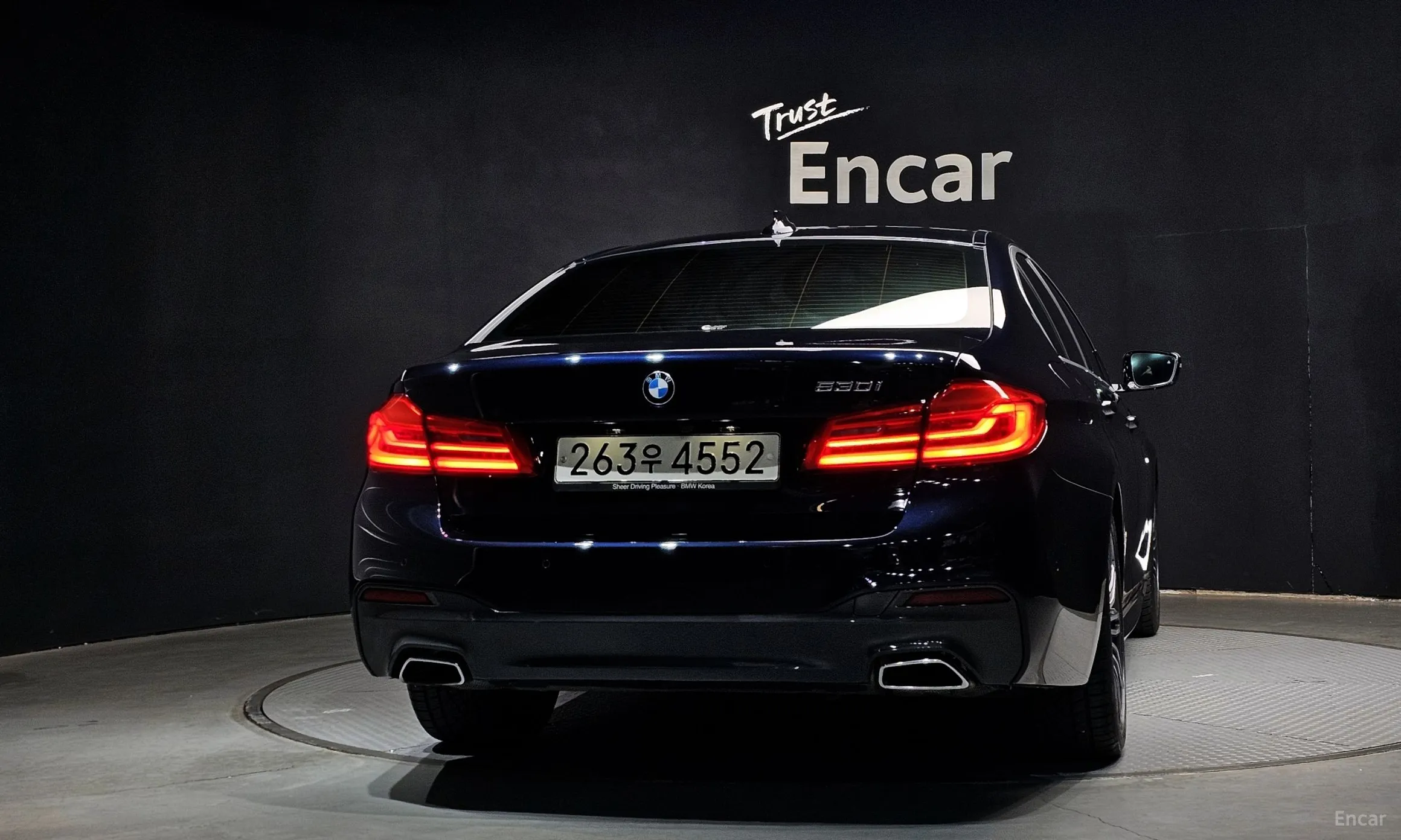BMW 5 Series (G30) превью 4