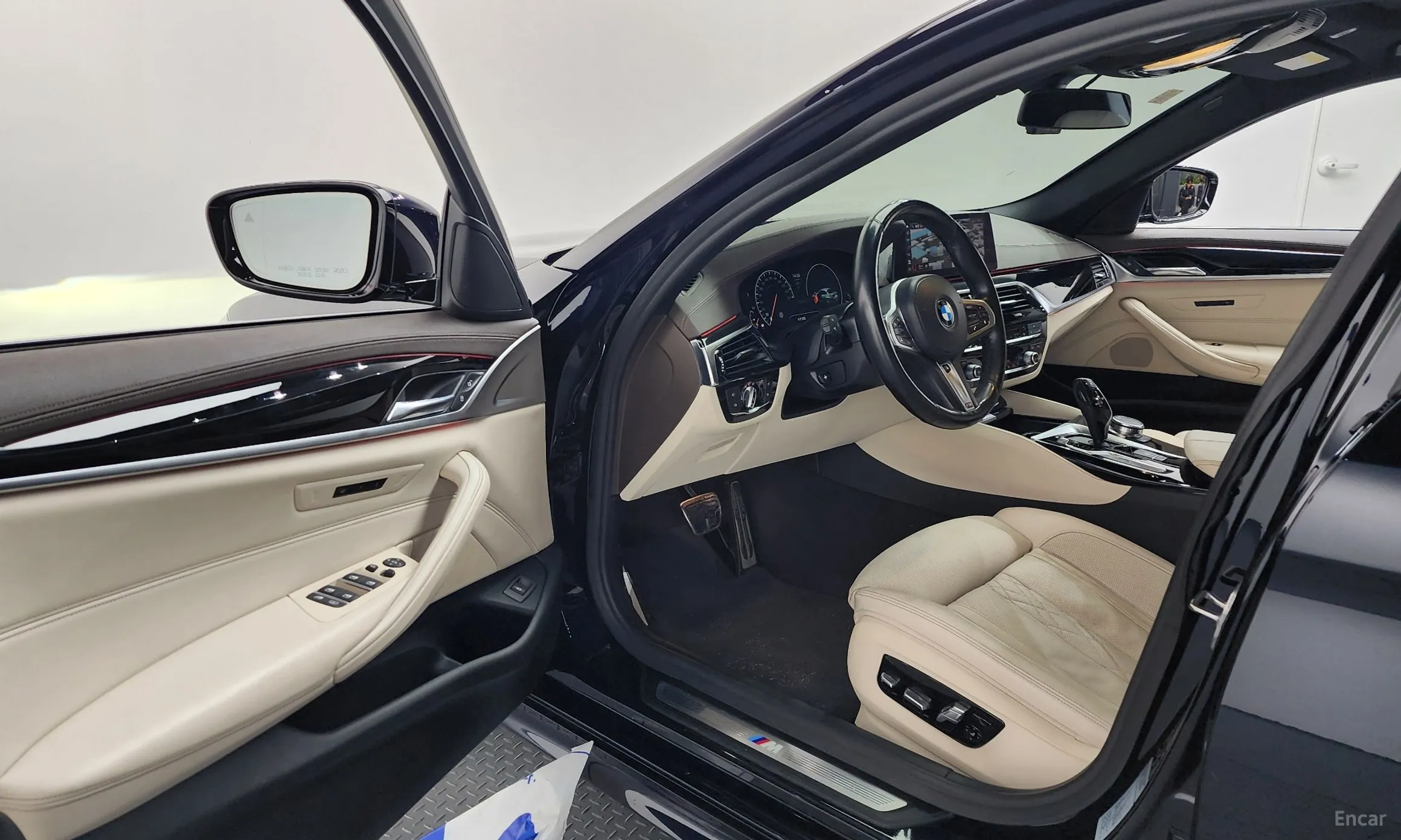 BMW 5 Series (G30) превью 10