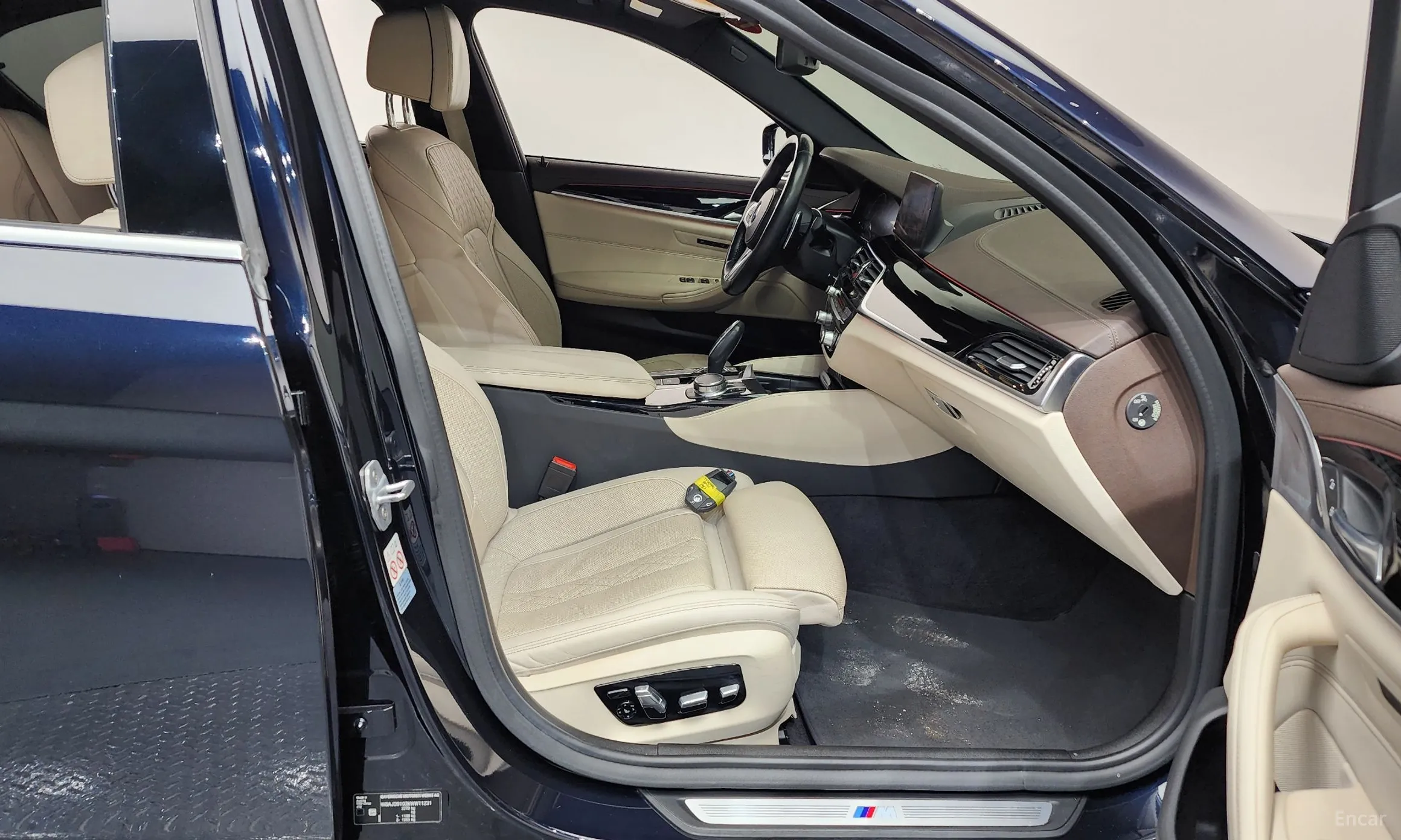 BMW 5 Series (G30) превью 11