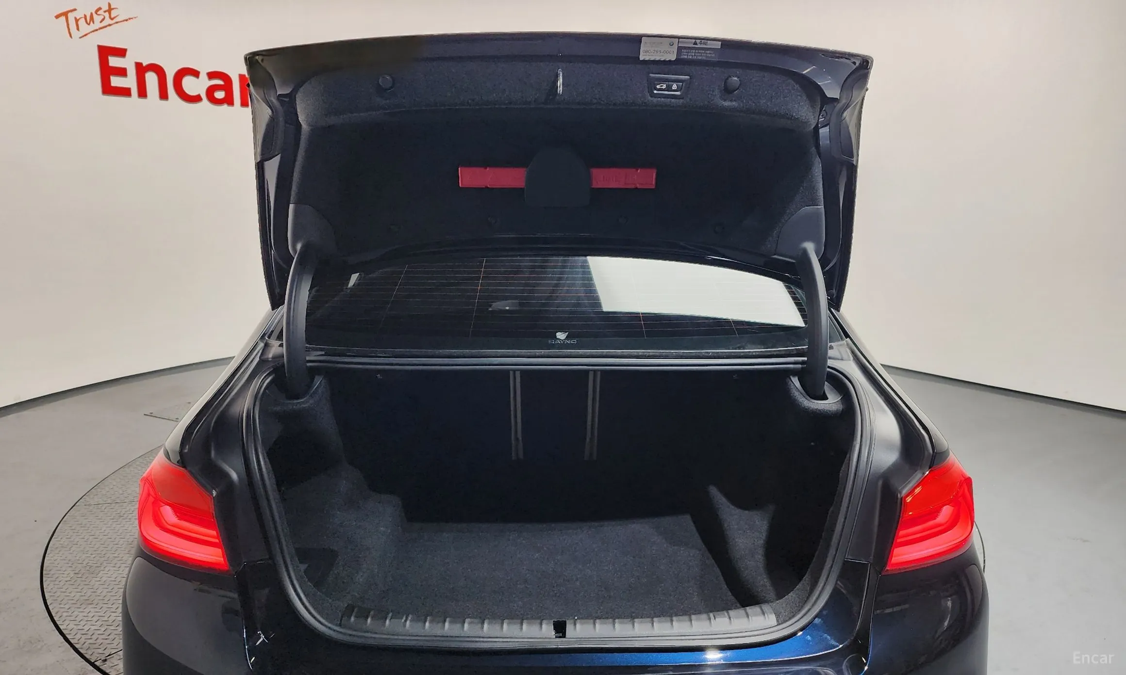 BMW 5 Series (G30) превью 20