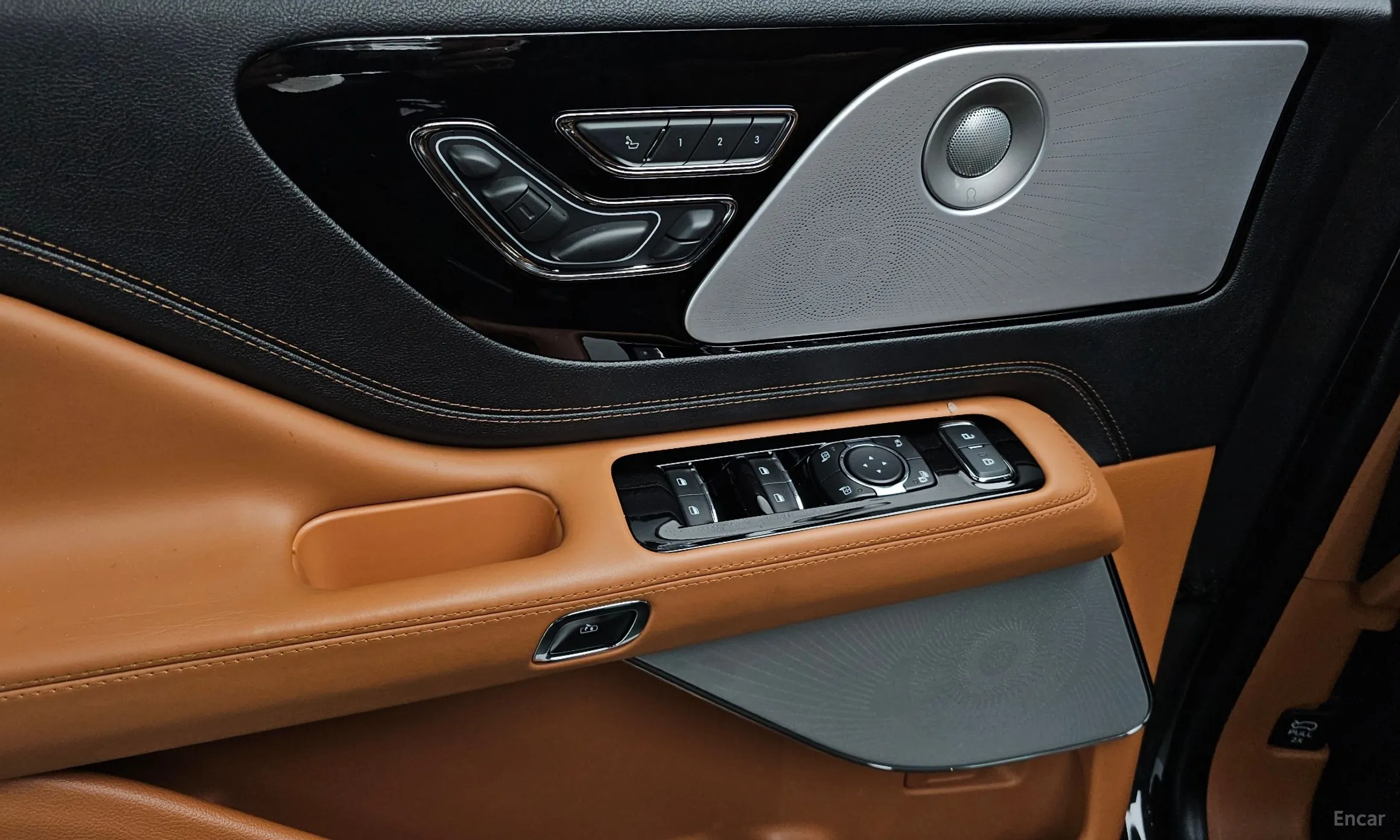 Lincoln Aviator 2nd Generation превью 17