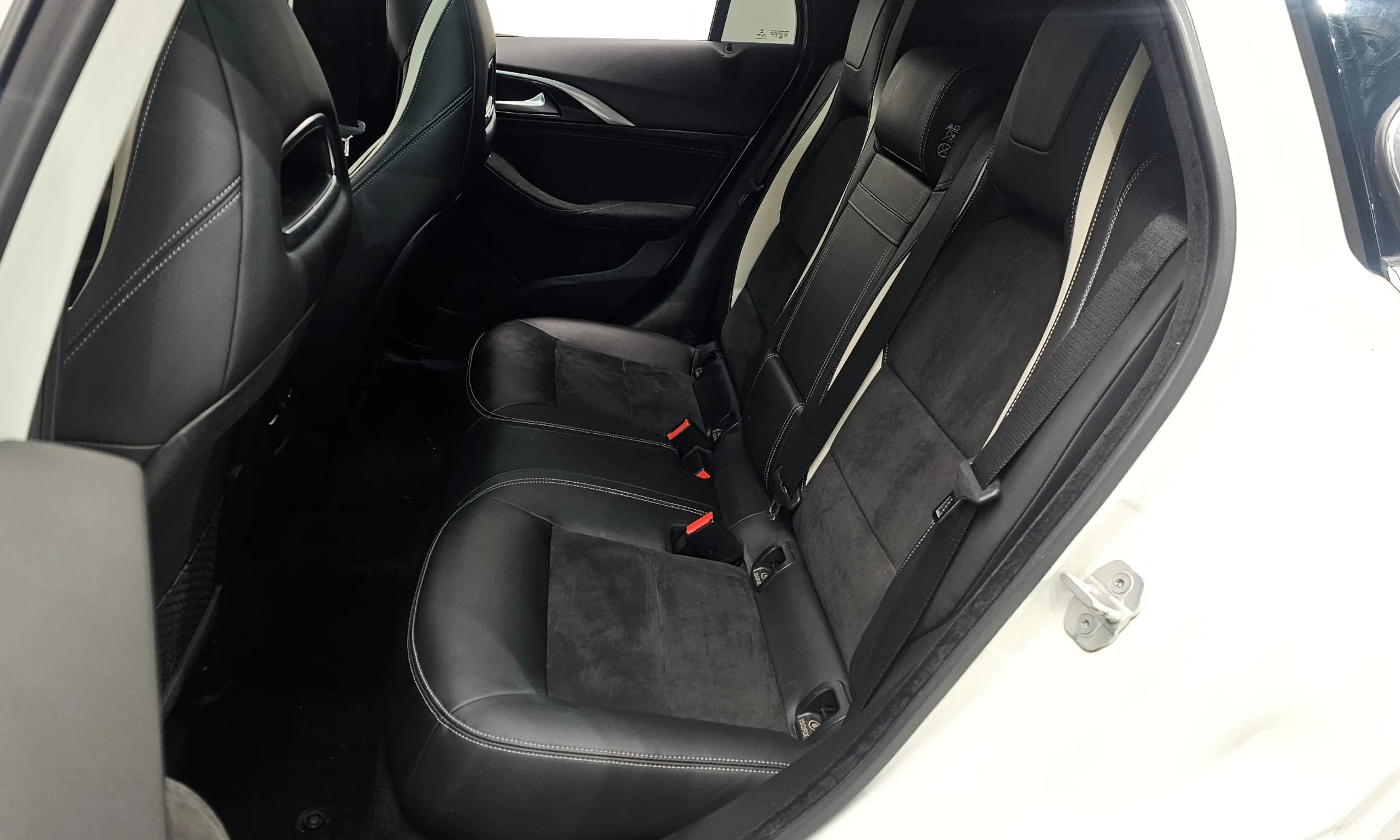 Infiniti Q30 превью 12