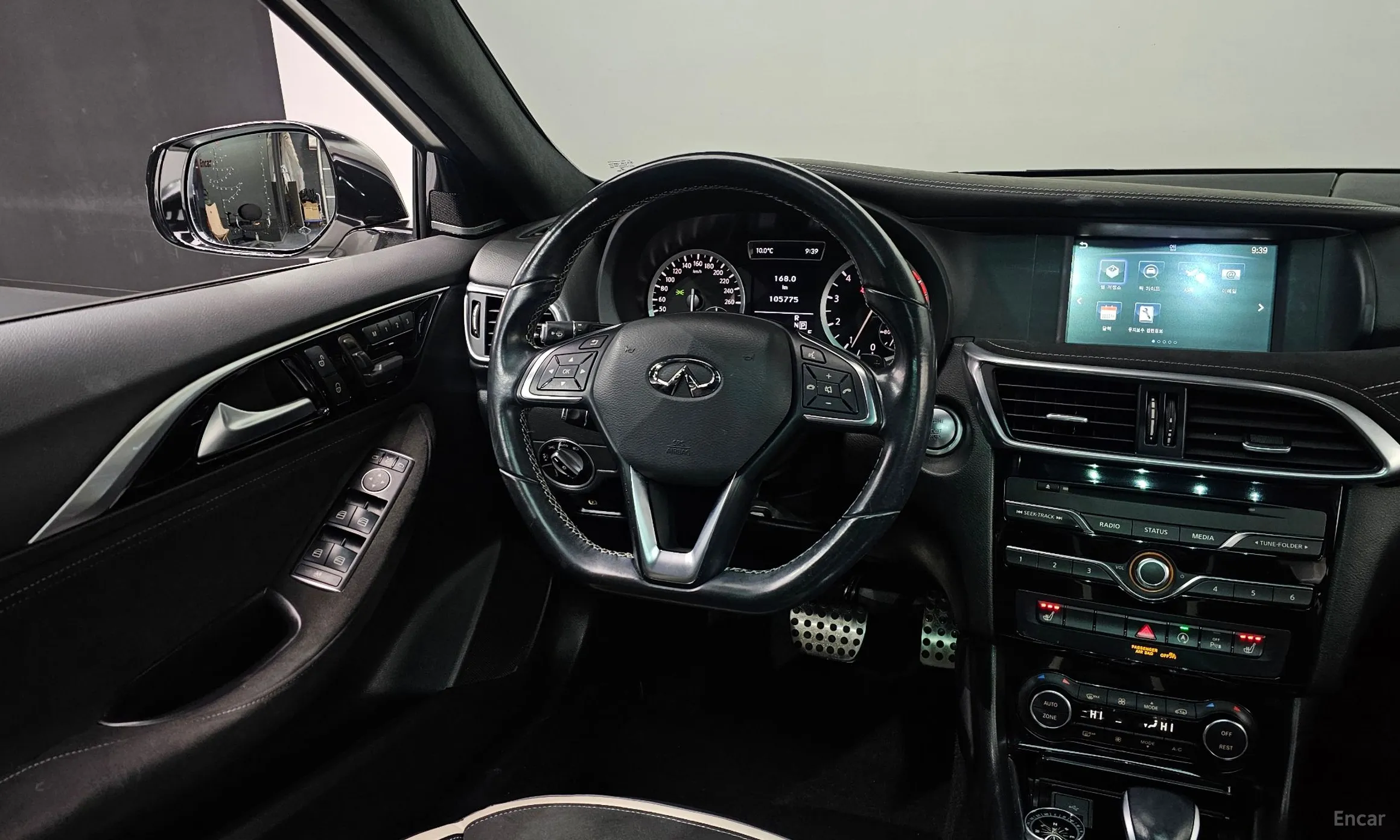 Infiniti Q30 превью 13