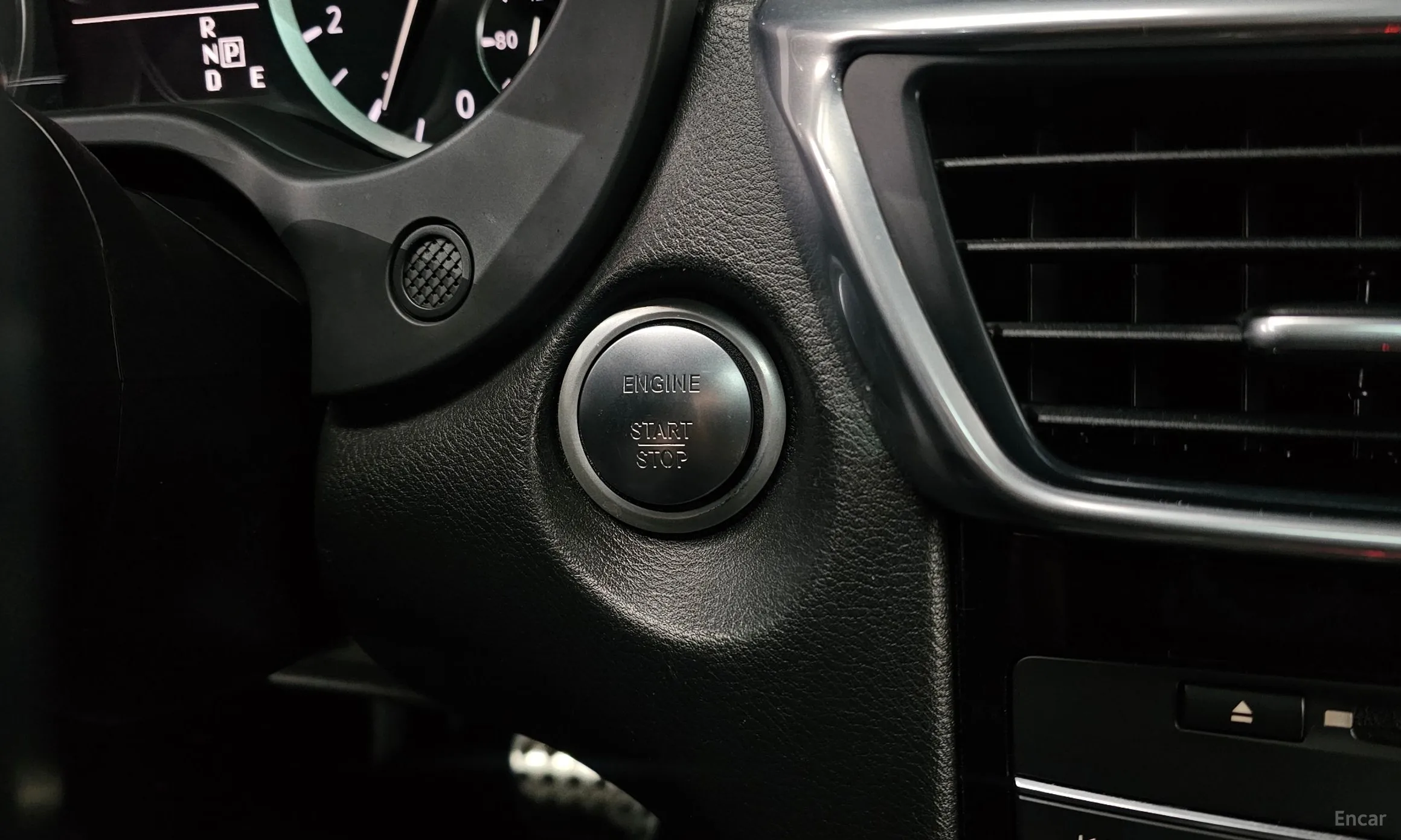 Infiniti Q30 превью 17