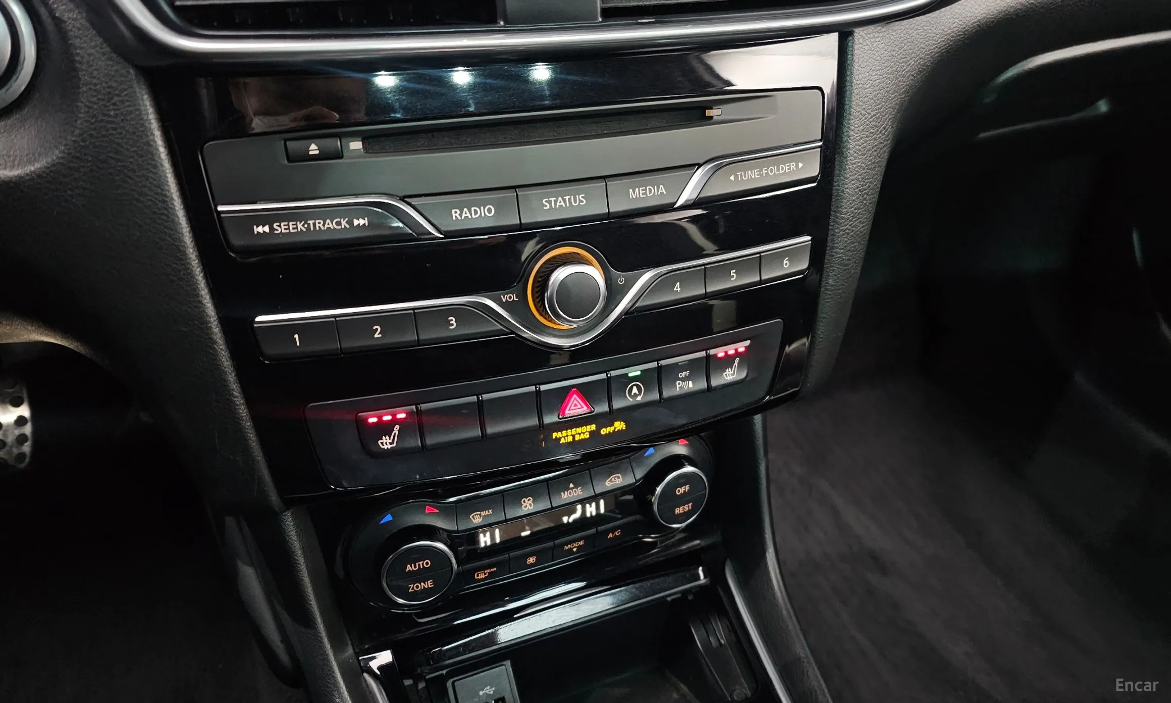 Infiniti Q30 превью 20