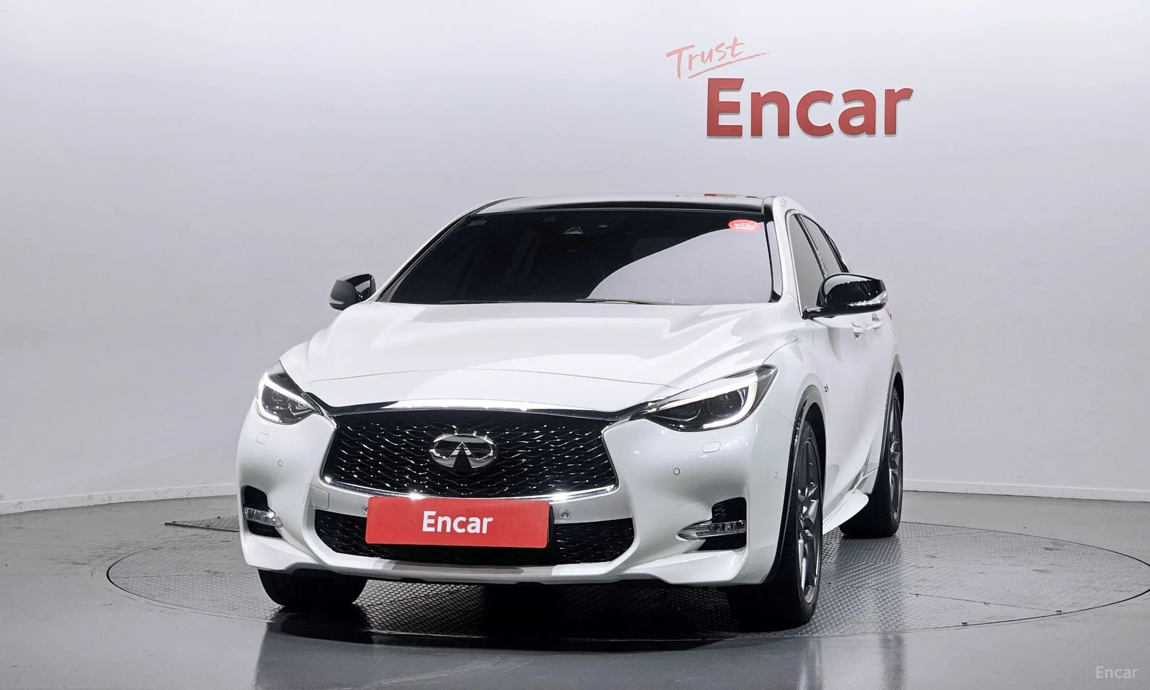 Infiniti Q30 превью 3