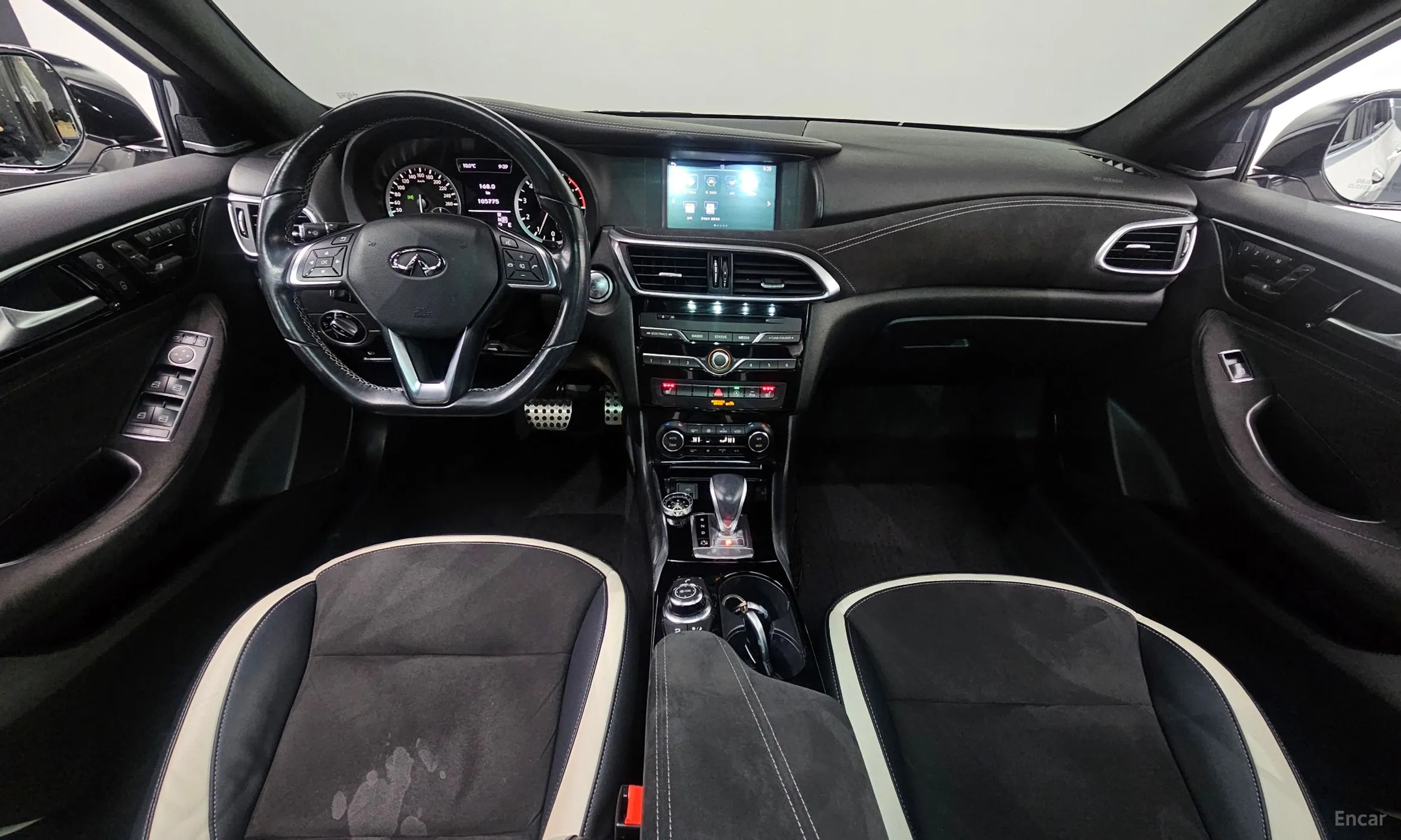 Infiniti Q30 превью 7