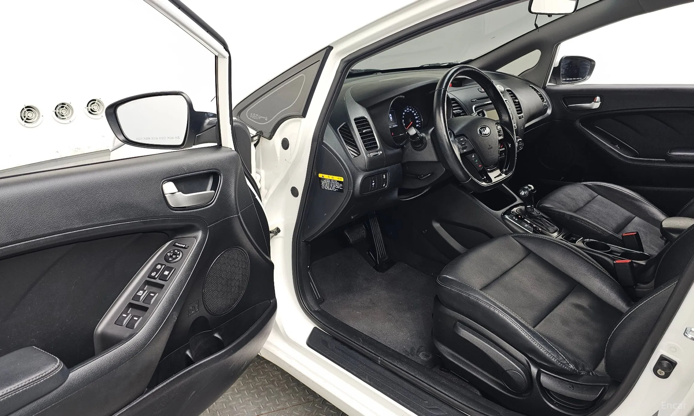 Kia K3 превью 10