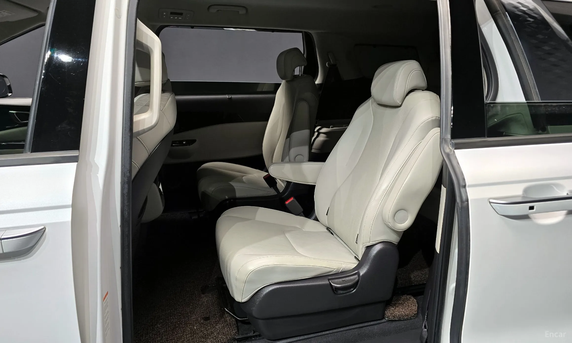 Kia Carnival Gen 4 превью 12