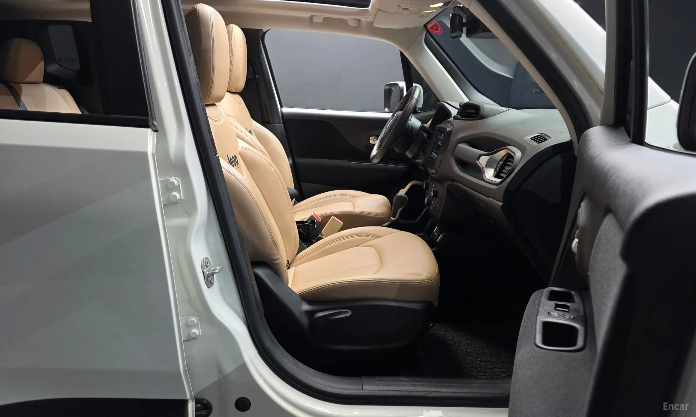 Jeep Renegade превью 10