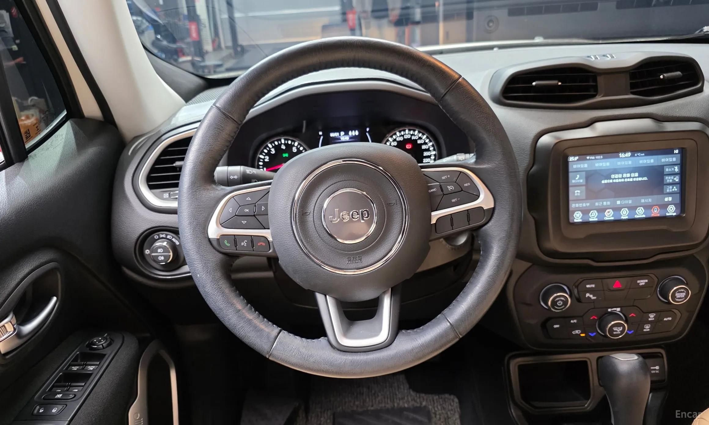 Jeep Renegade превью 13