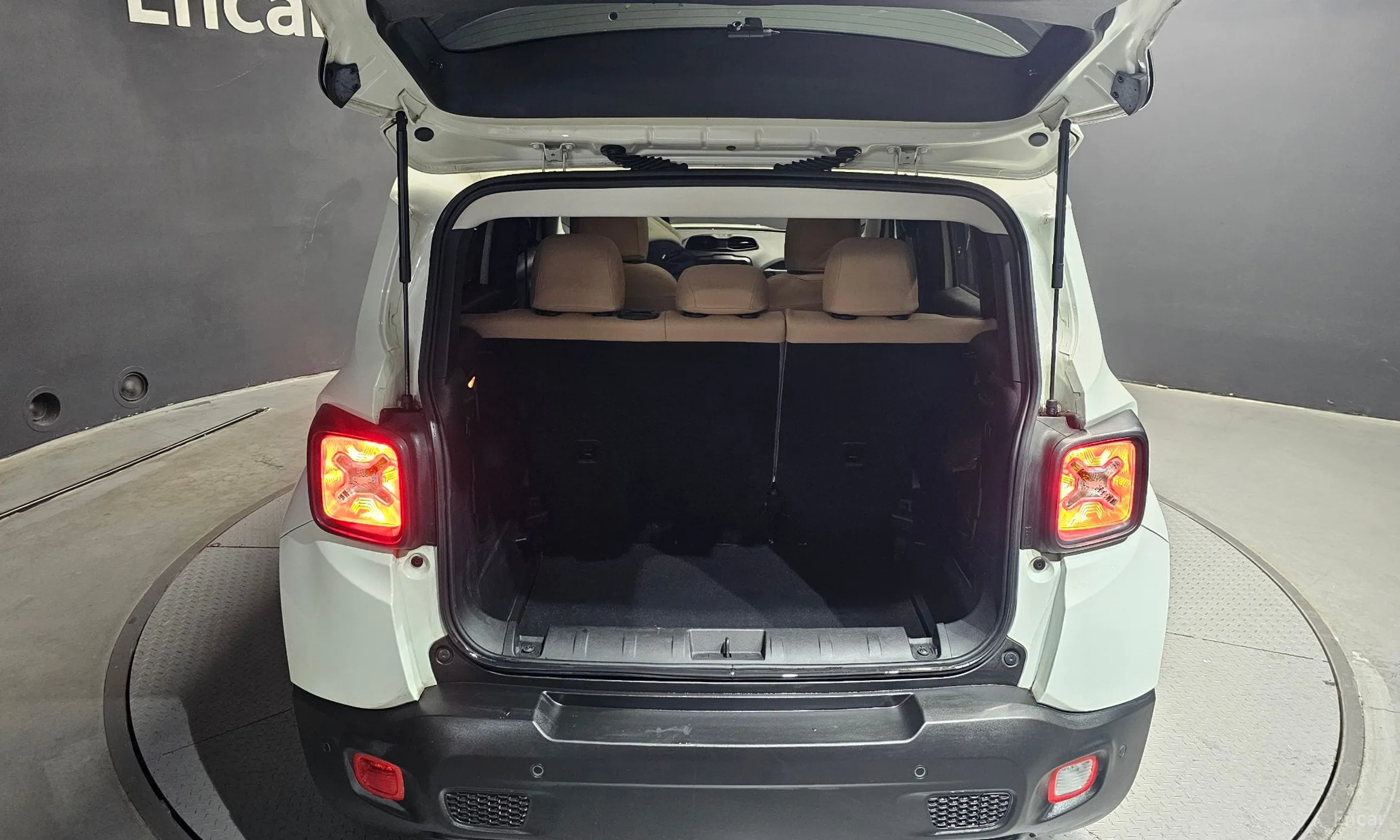Jeep Renegade превью 20
