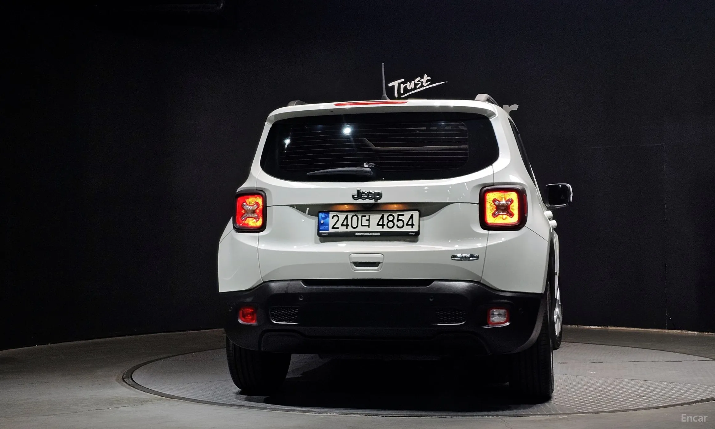 Jeep Renegade превью 4