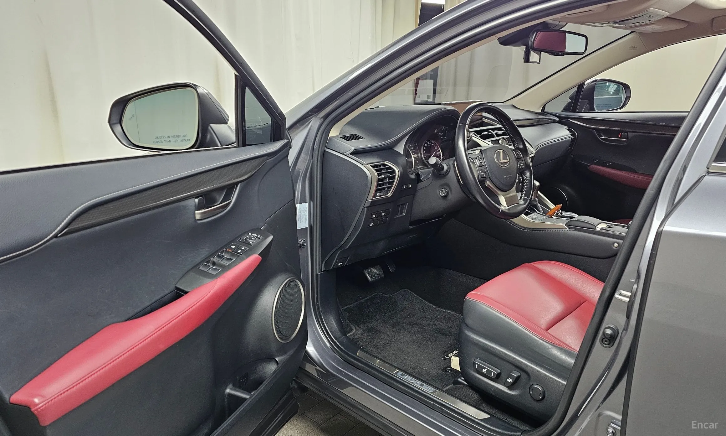 Lexus NX300h превью 10