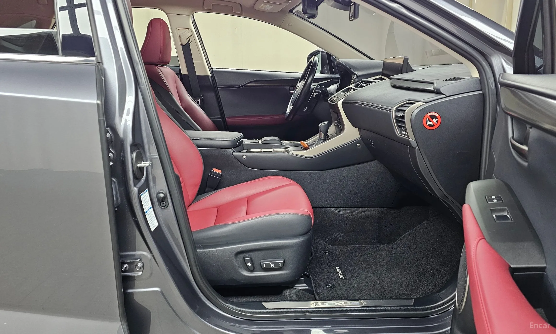 Lexus NX300h превью 11