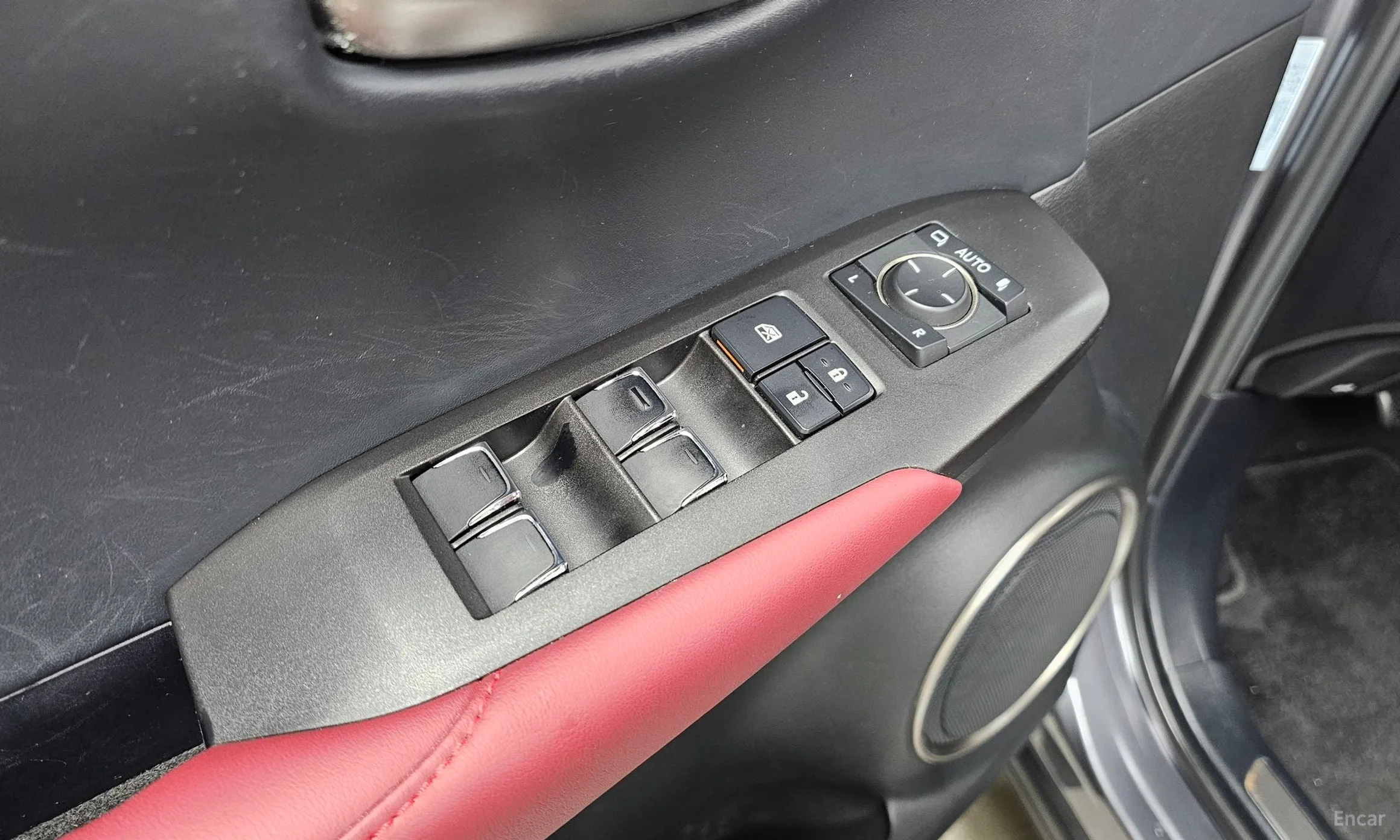 Lexus NX300h превью 14