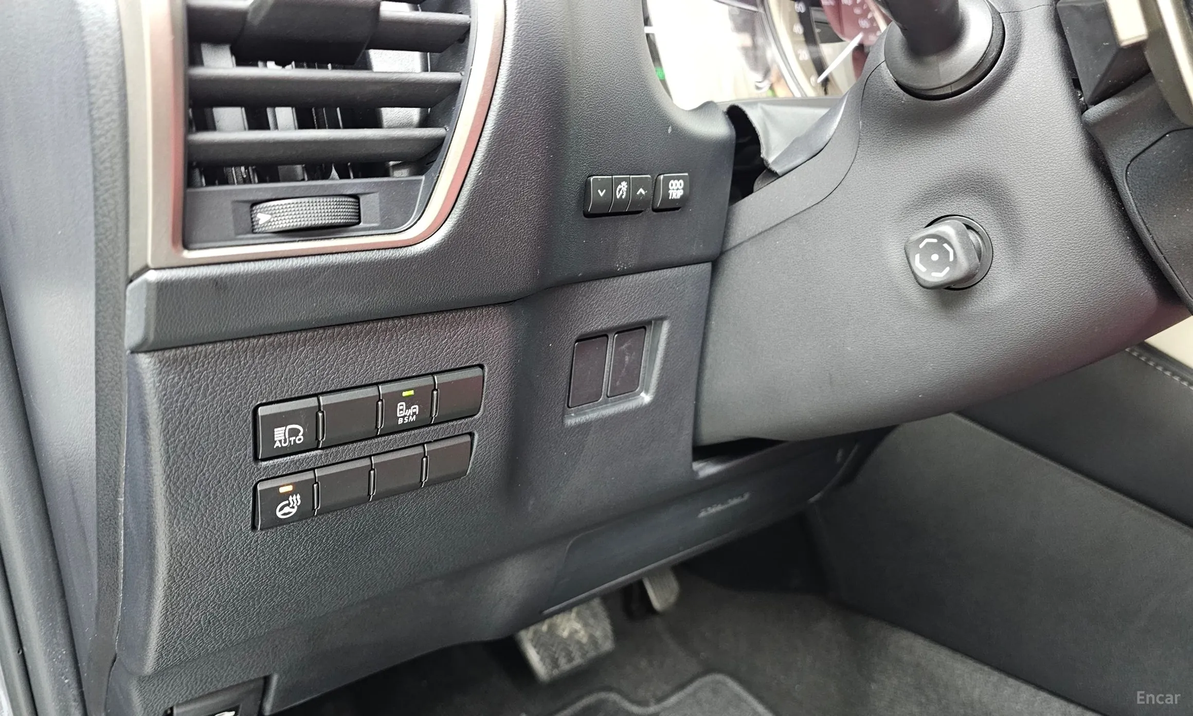 Lexus NX300h превью 15