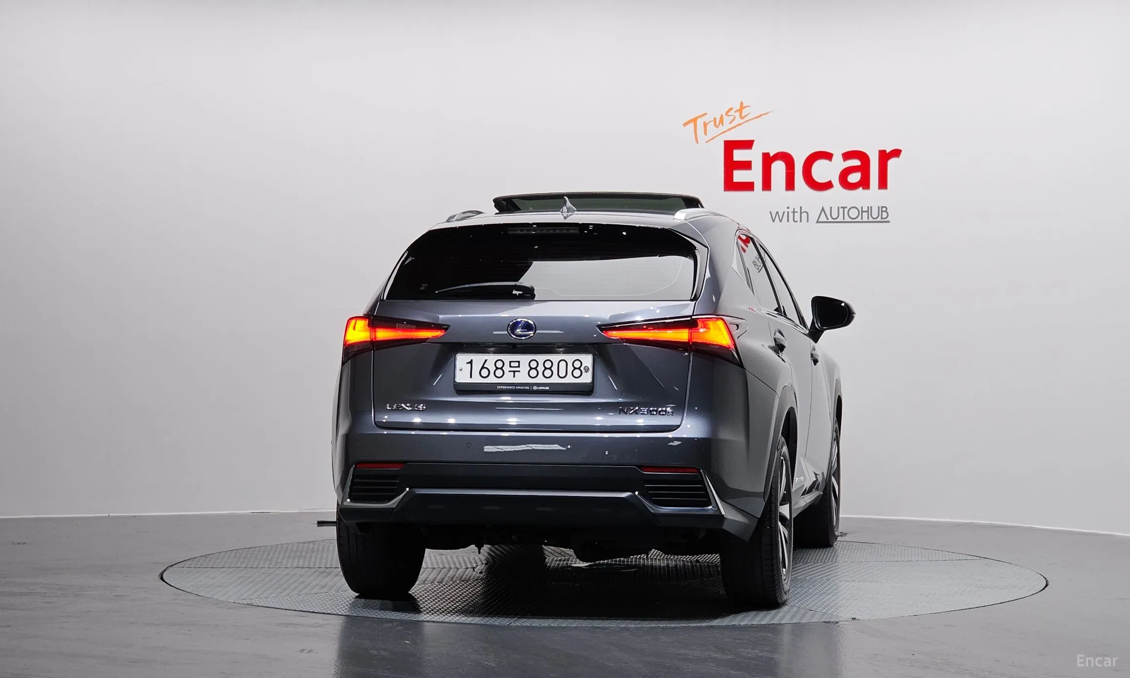 Lexus NX300h превью 4