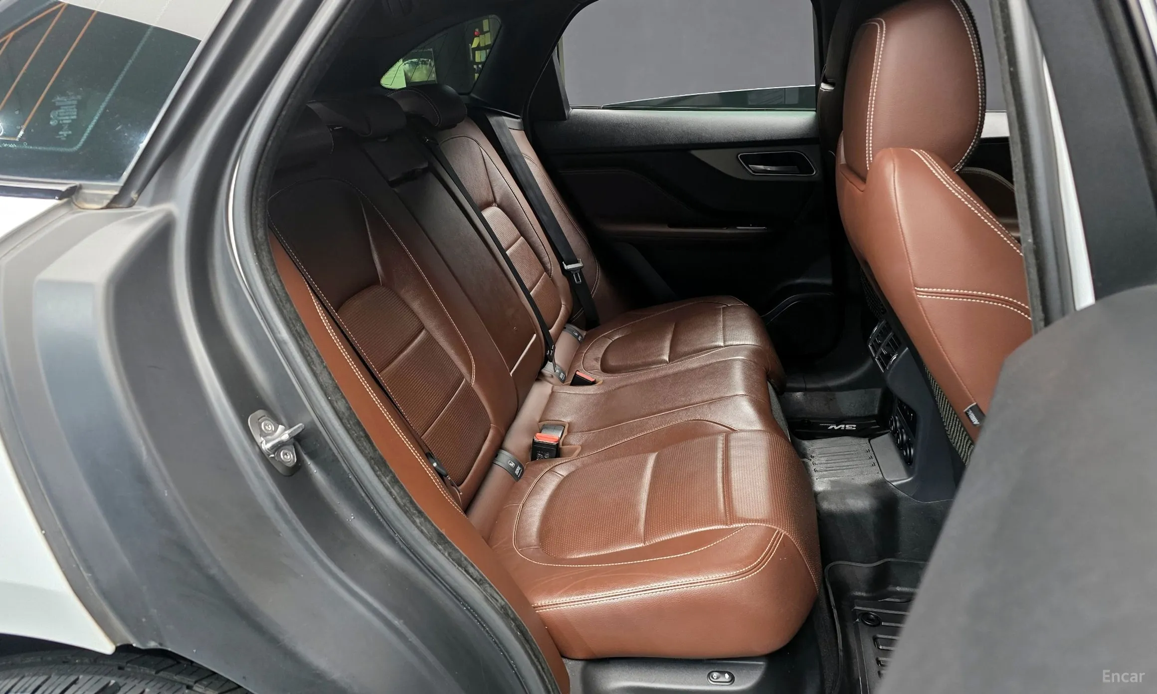 Jaguar F-PACE превью 12