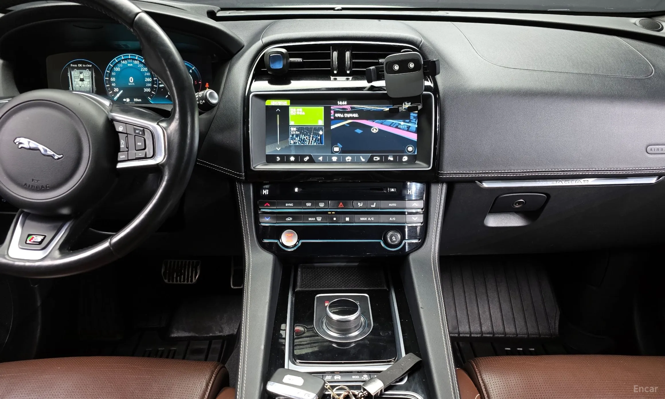 Jaguar F-PACE превью 14