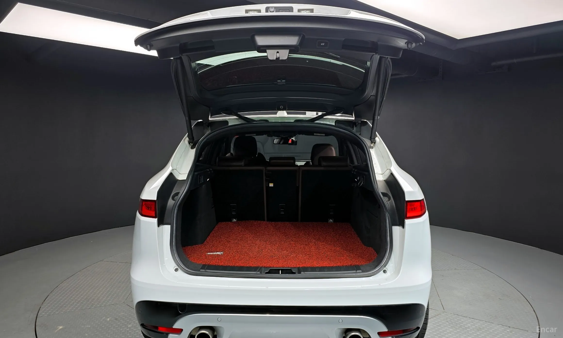 Jaguar F-PACE превью 20