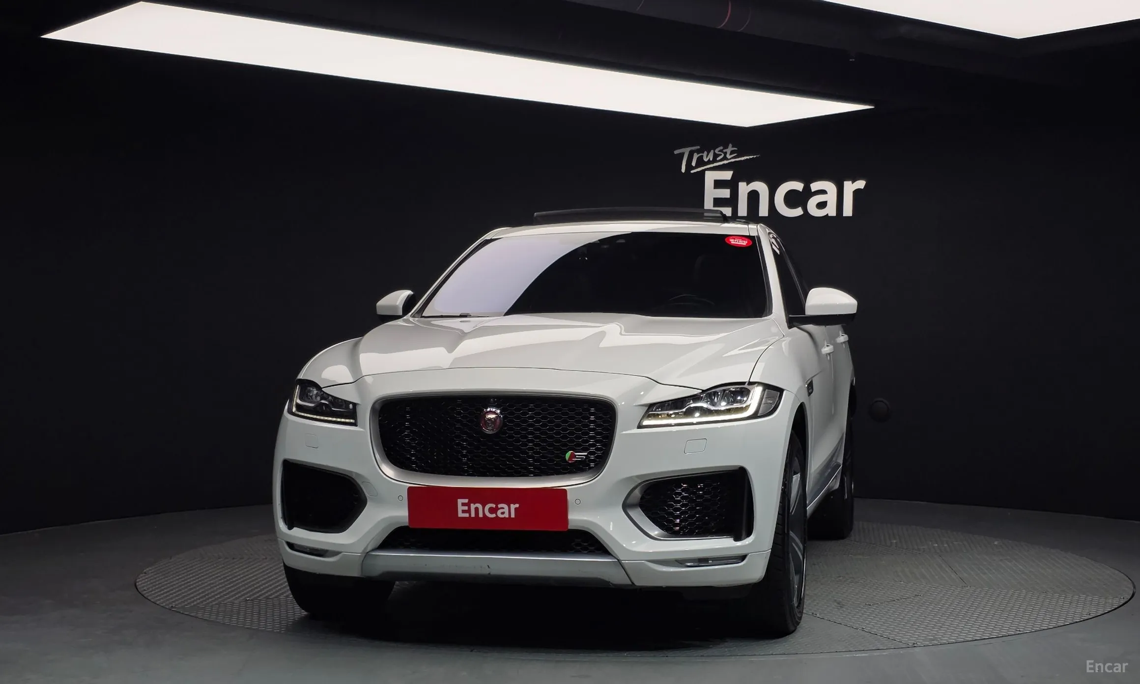 Jaguar F-PACE превью 3