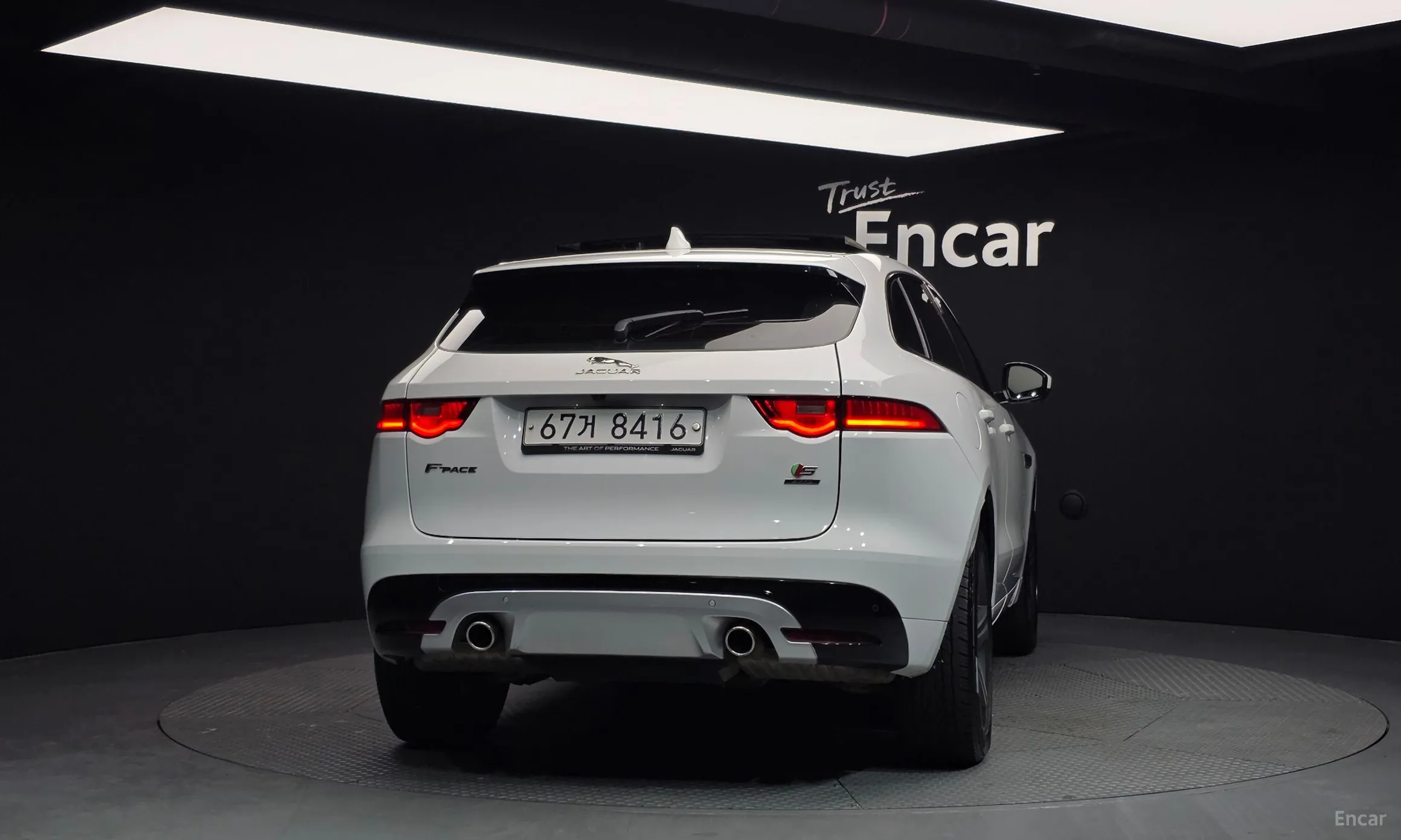 Jaguar F-PACE превью 4