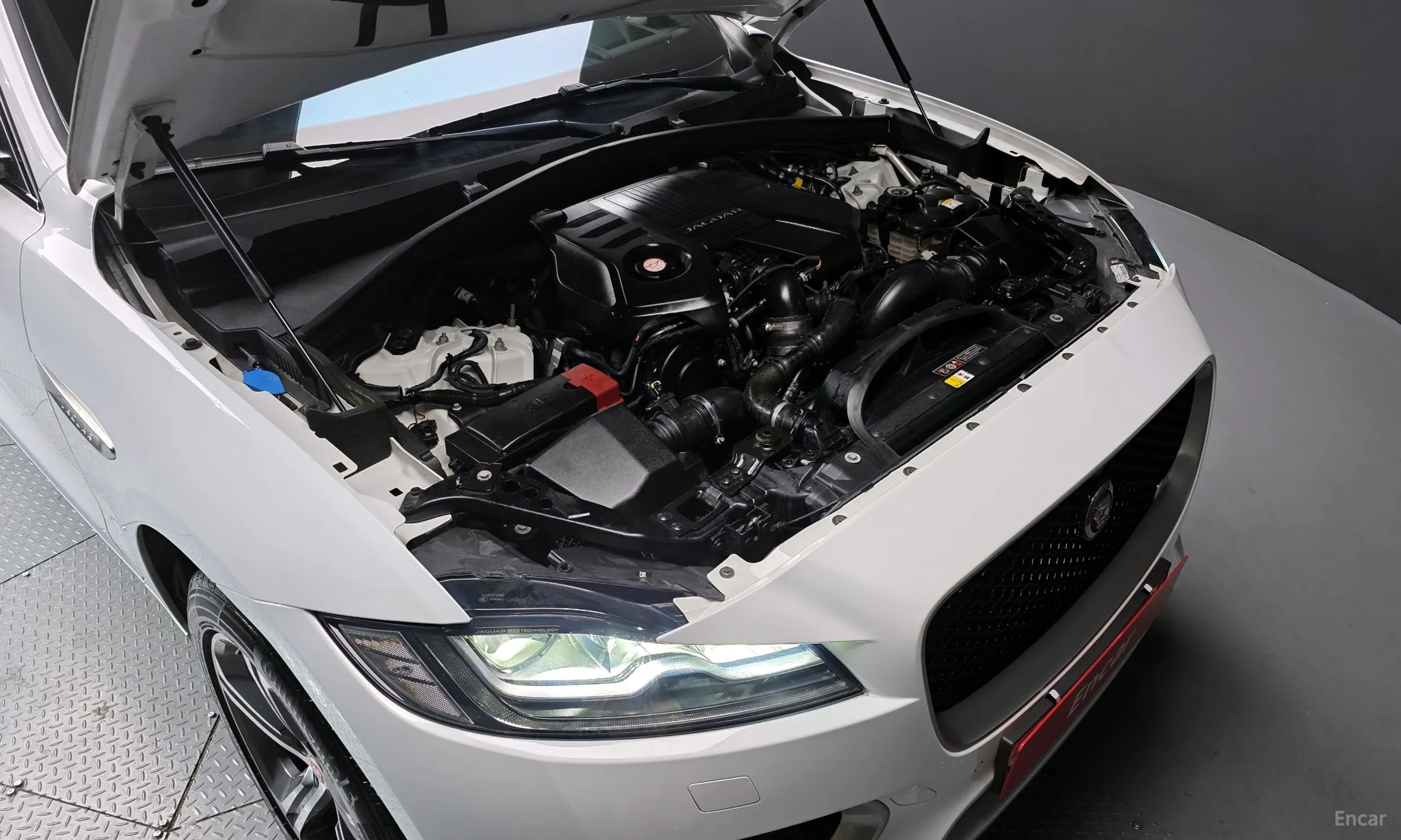 Jaguar F-PACE превью 6