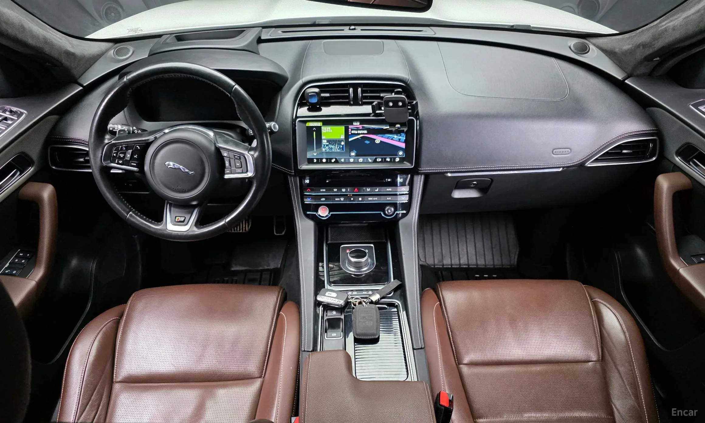 Jaguar F-PACE превью 7