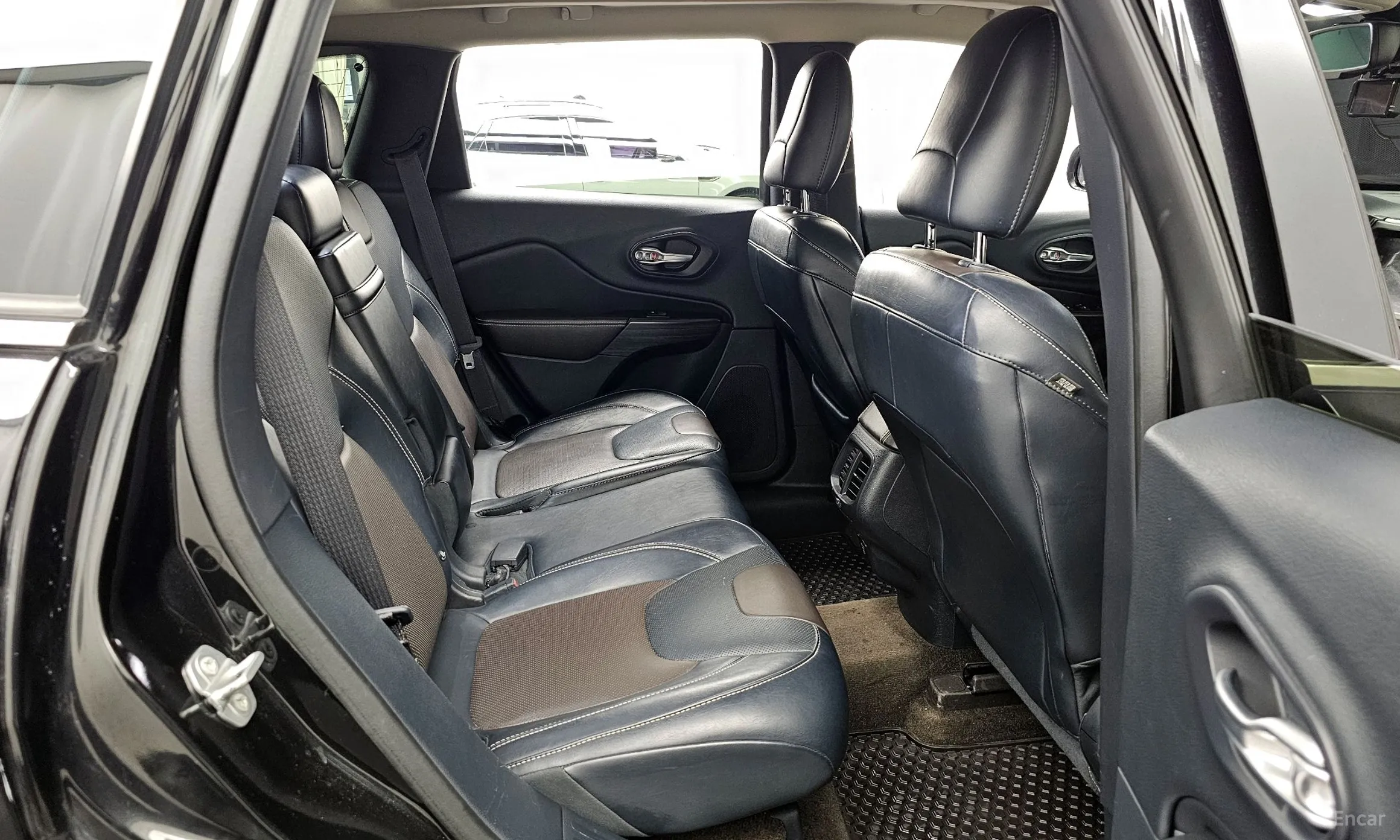 Jeep Cherokee (KL) превью 12