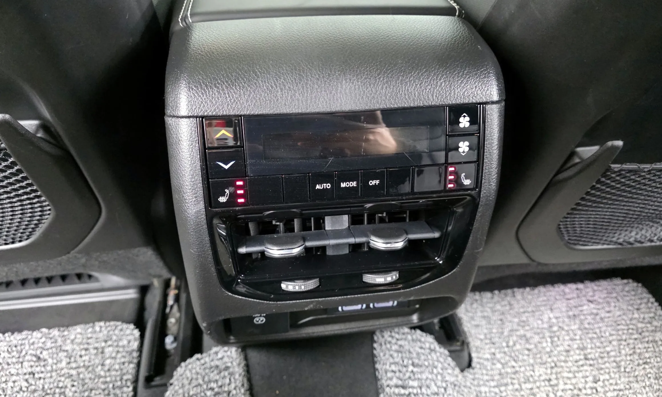 Jeep Grand Cherokee (WL) превью 18