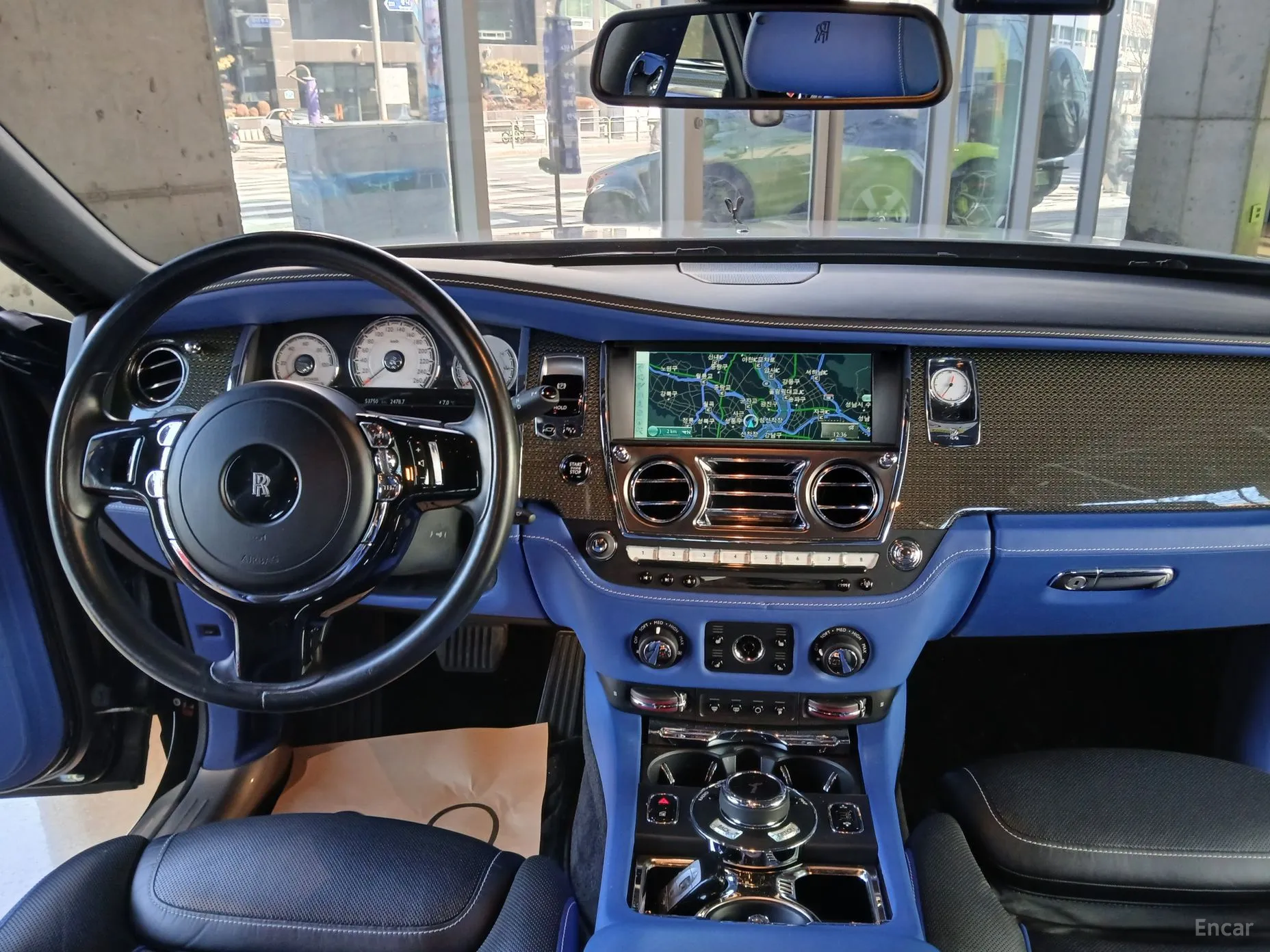 Rolls-Royce Ghost превью 12