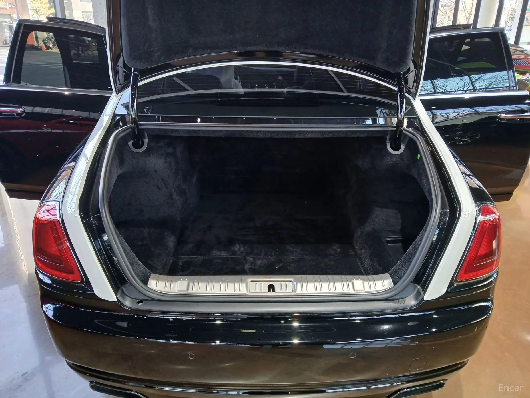 Rolls-Royce Ghost превью 6