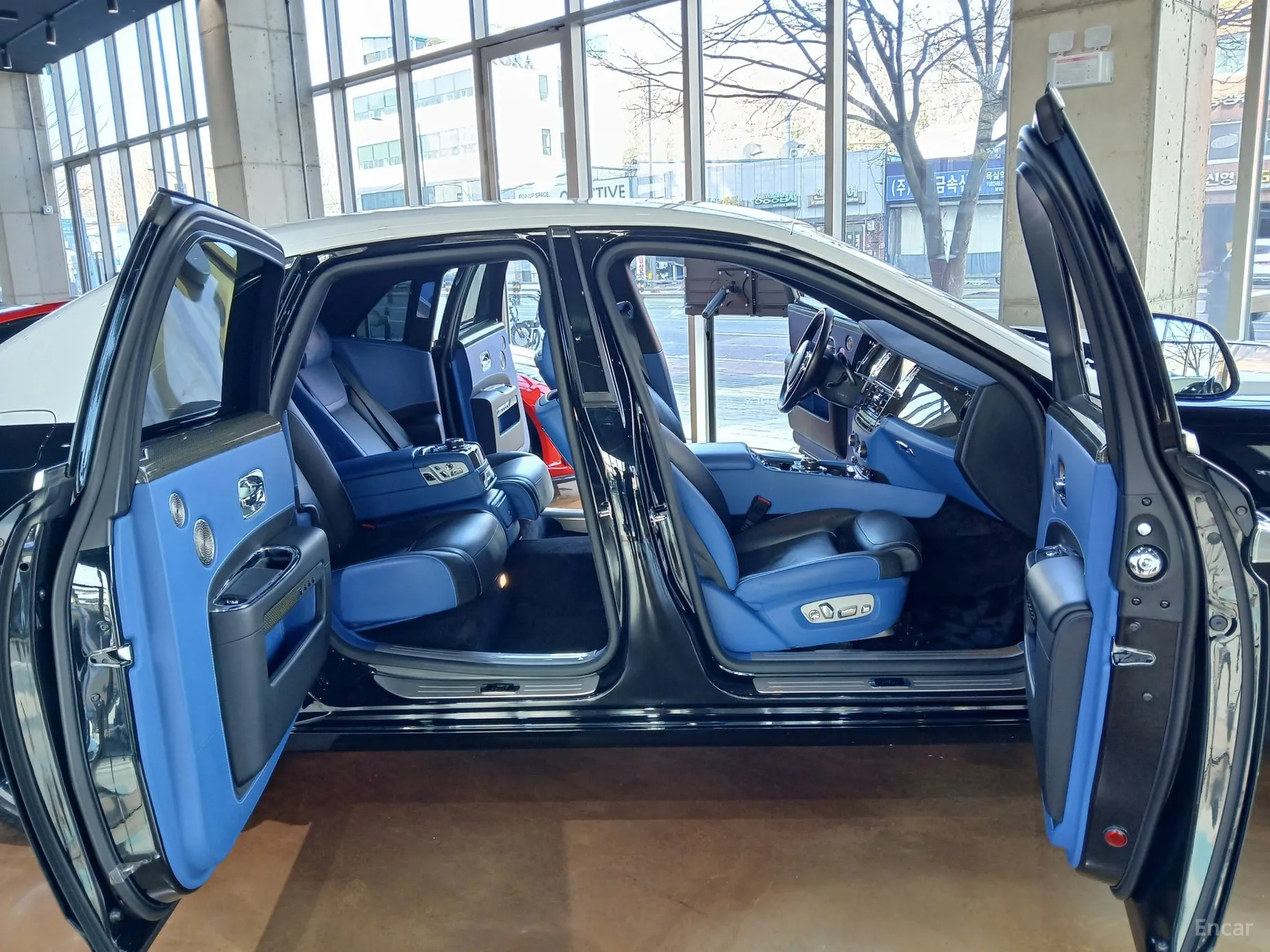 Rolls-Royce Ghost превью 7