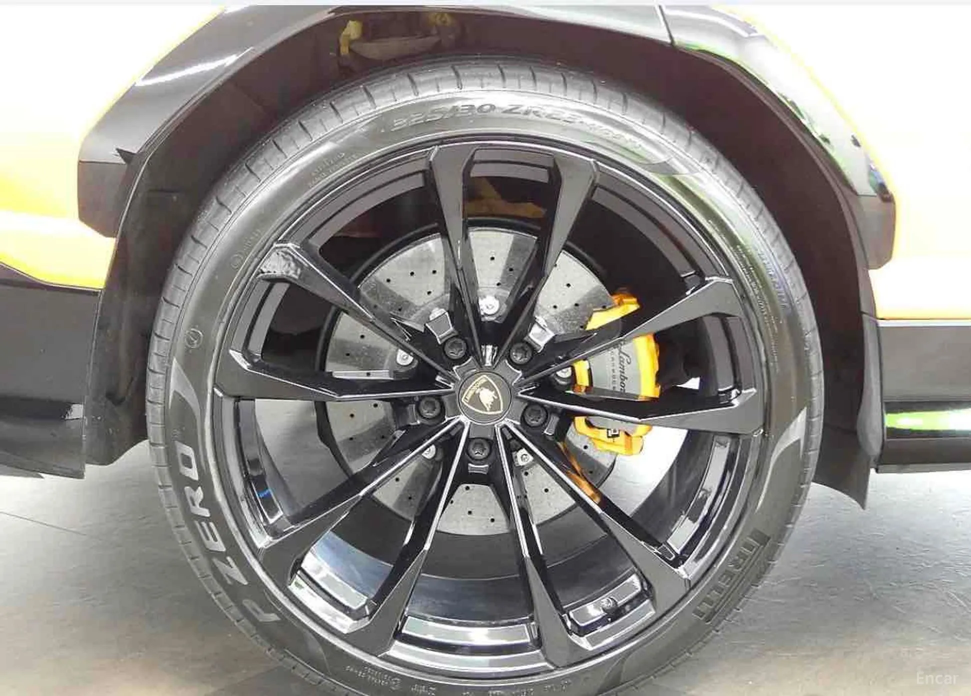 Lamborghini Urus превью 10