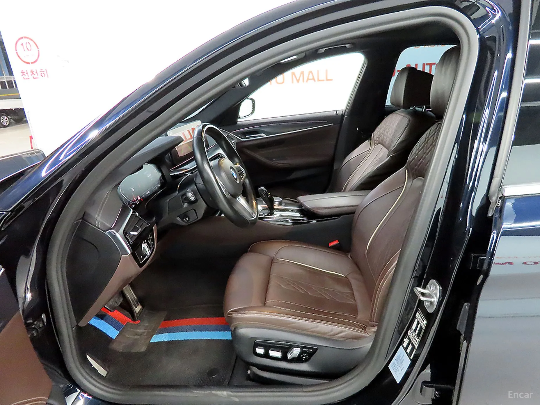 BMW 5 Series (G30) превью 10