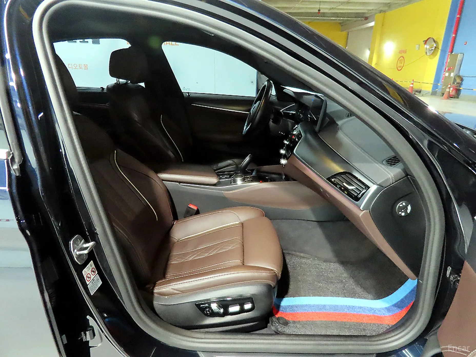 BMW 5 Series (G30) превью 11