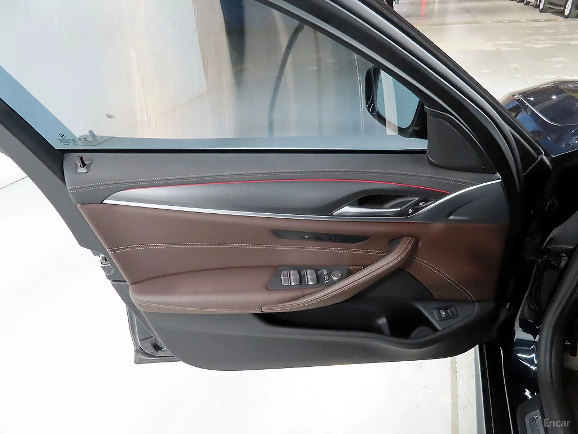 BMW 5 Series (G30) превью 12
