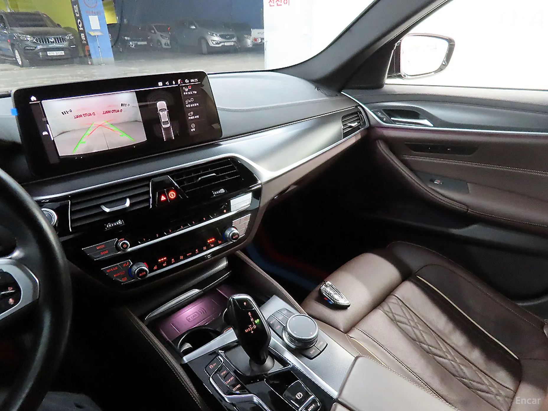 BMW 5 Series (G30) превью 15